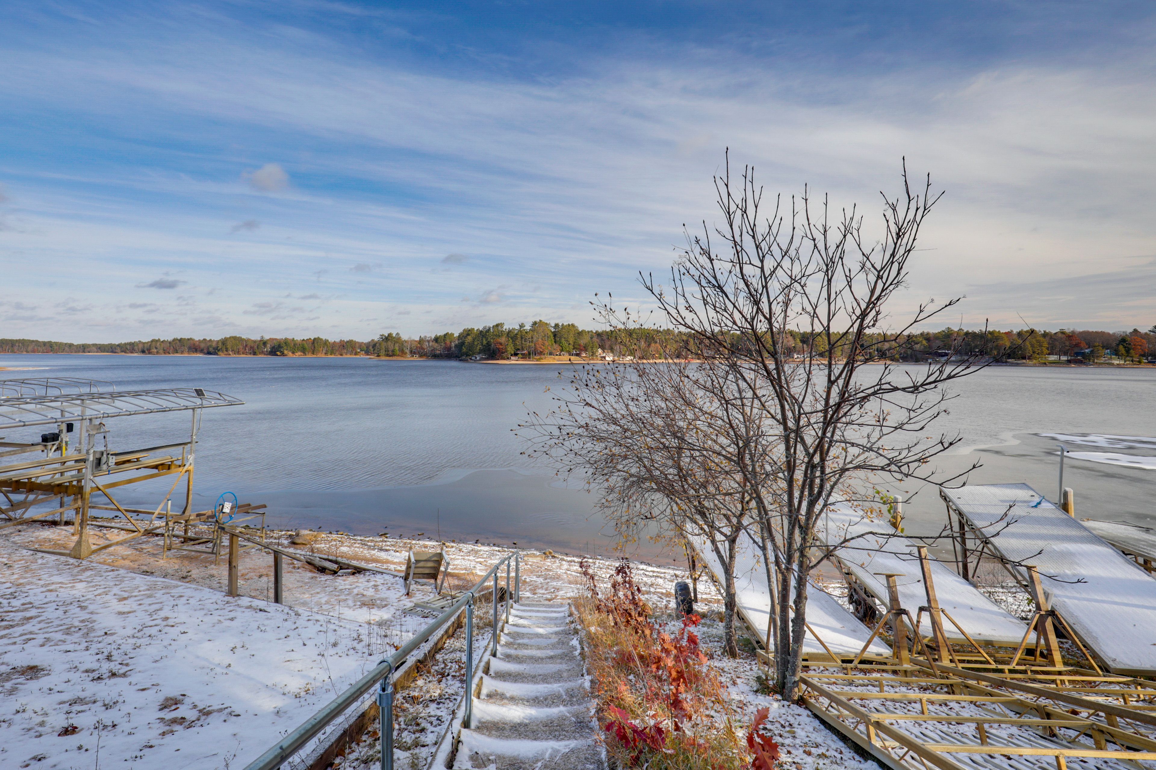 Lakewood Community | Steps to Lake Nokomis | Seasonal Boat Dock & Slip