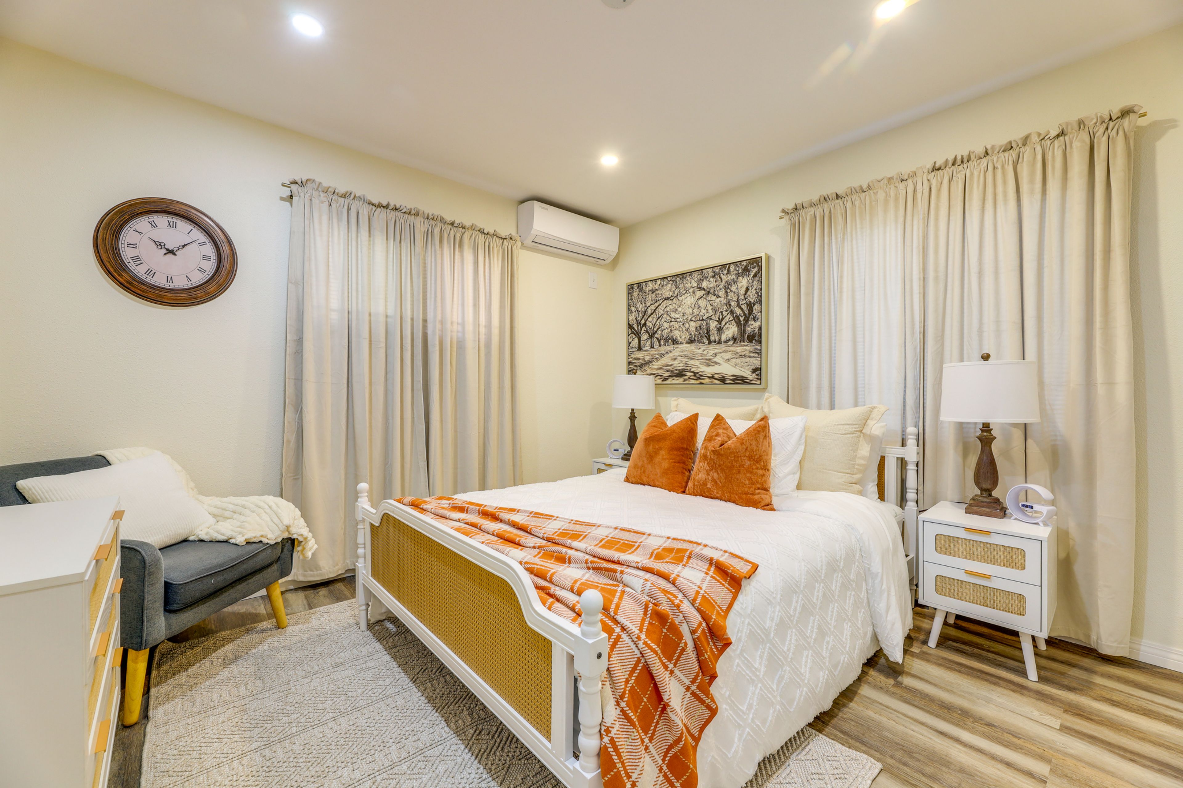 Bedroom 1 | Queen Bed | Smart TV | Linens Provided