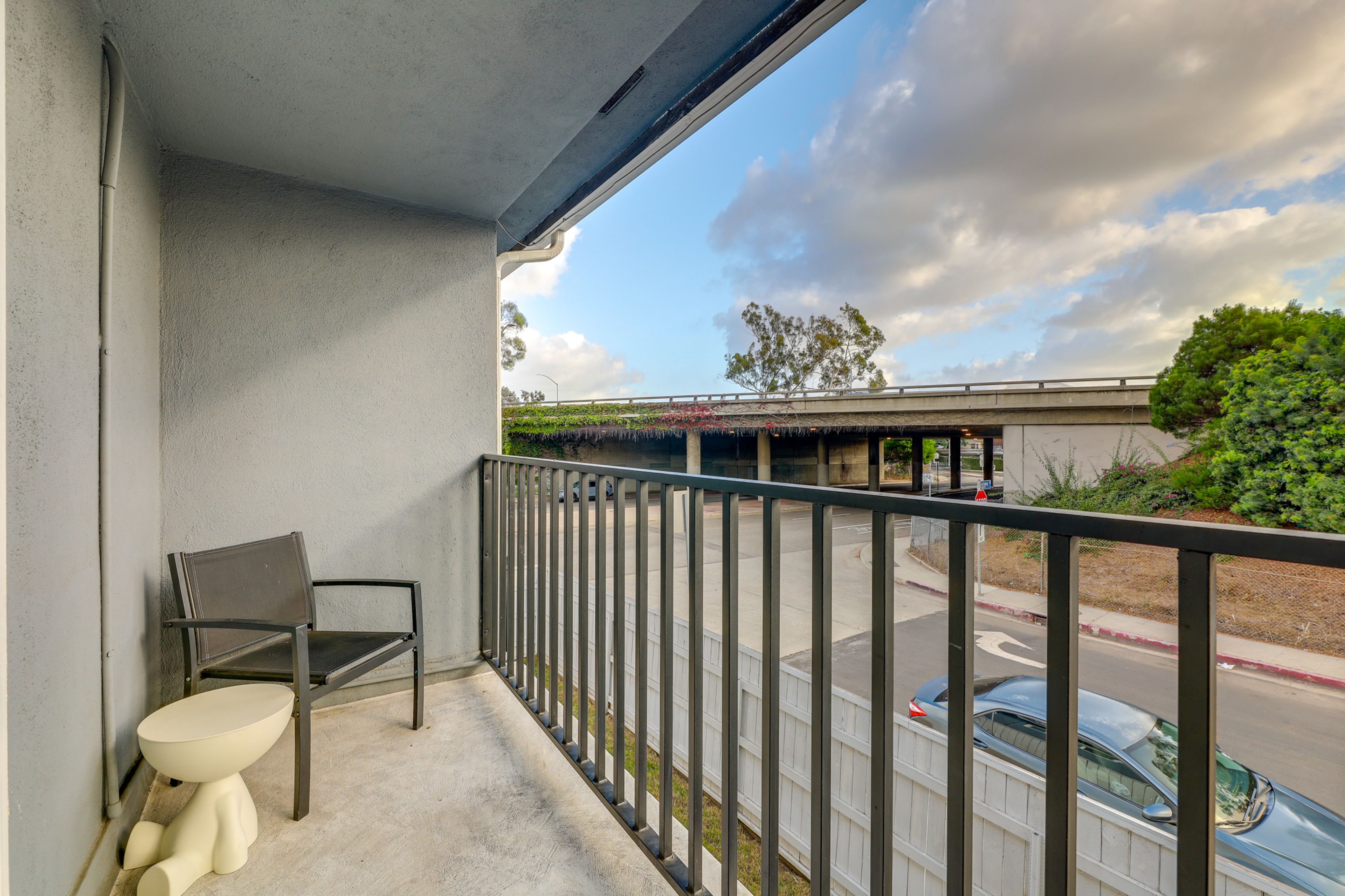 Private Balcony | 2nd-Floor Unit | 4 Mi to Venice Beach & Boardwalk