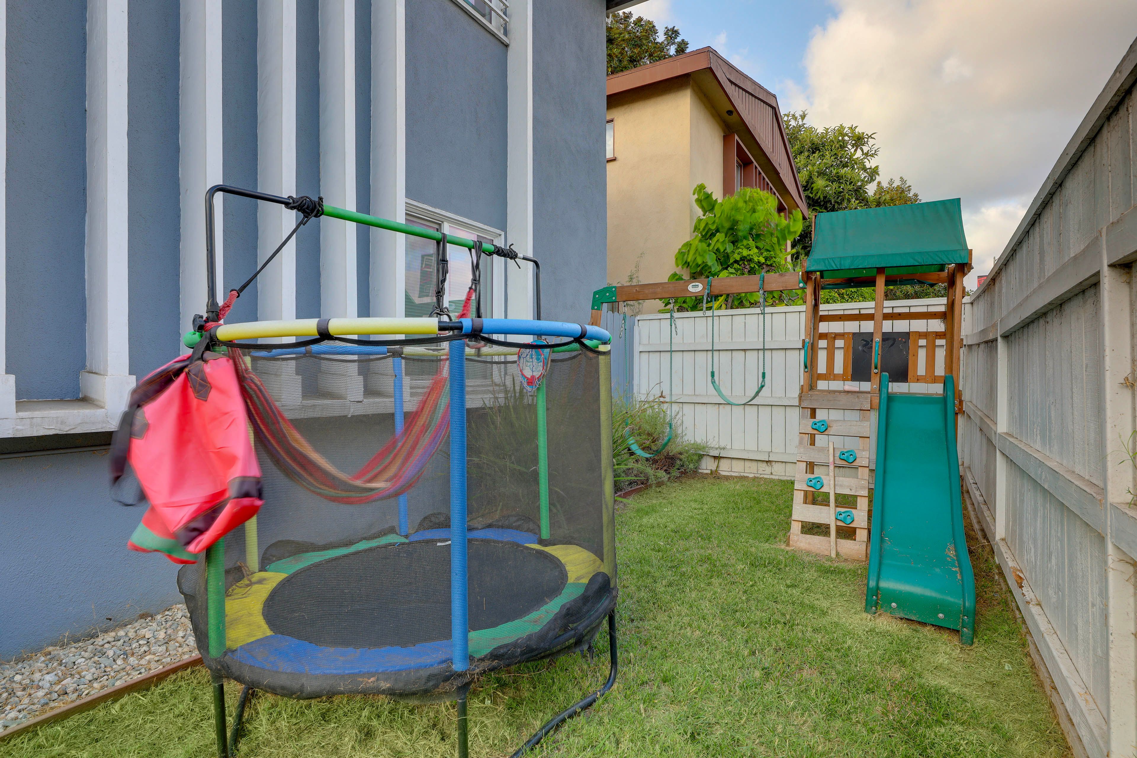 Shared Yard | Kids' Playset | 12 Mi to Downtown