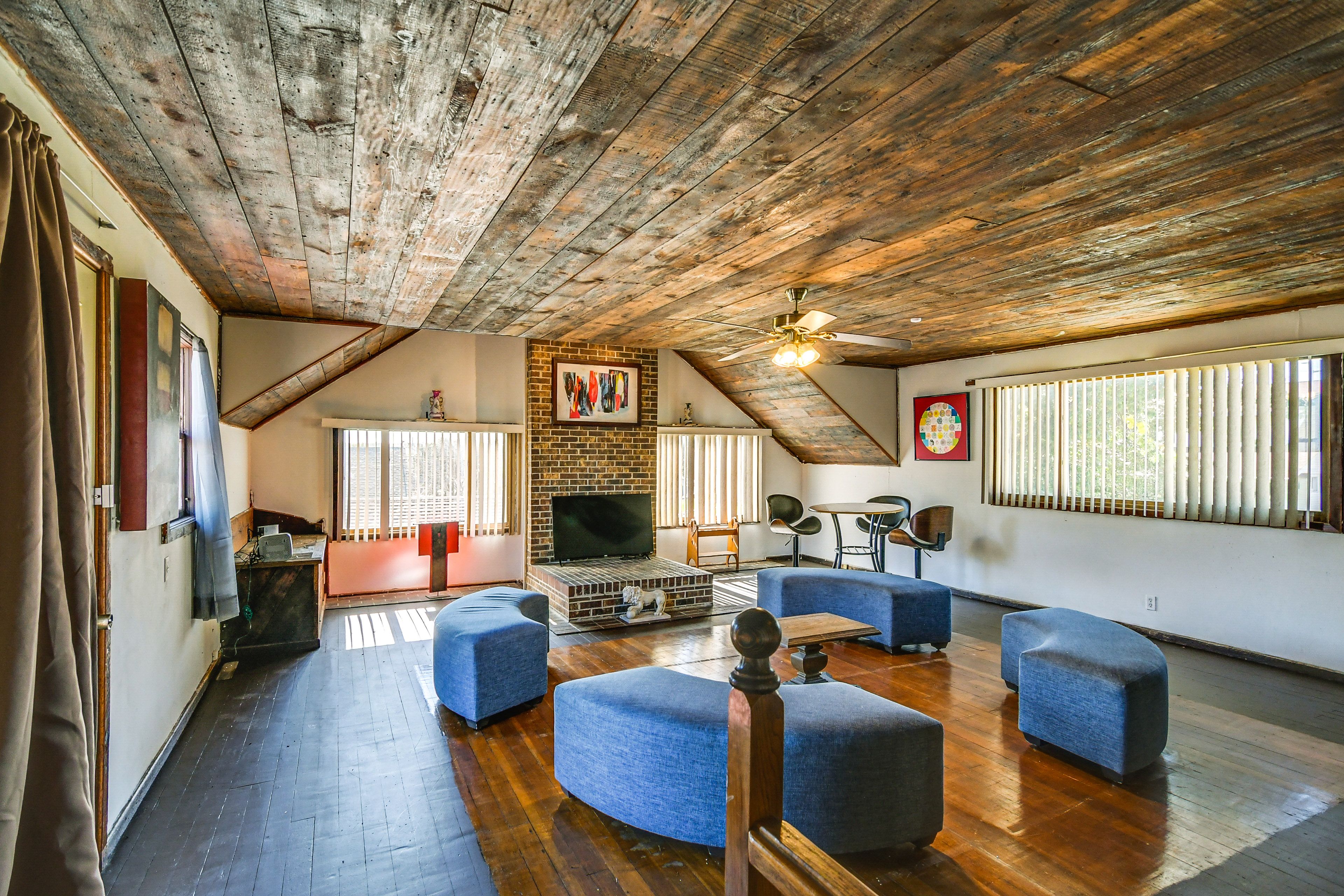 Guthrie Center Vacation Rental | 4BR | 2BA | Stairs Required | 2,800 Sq Ft