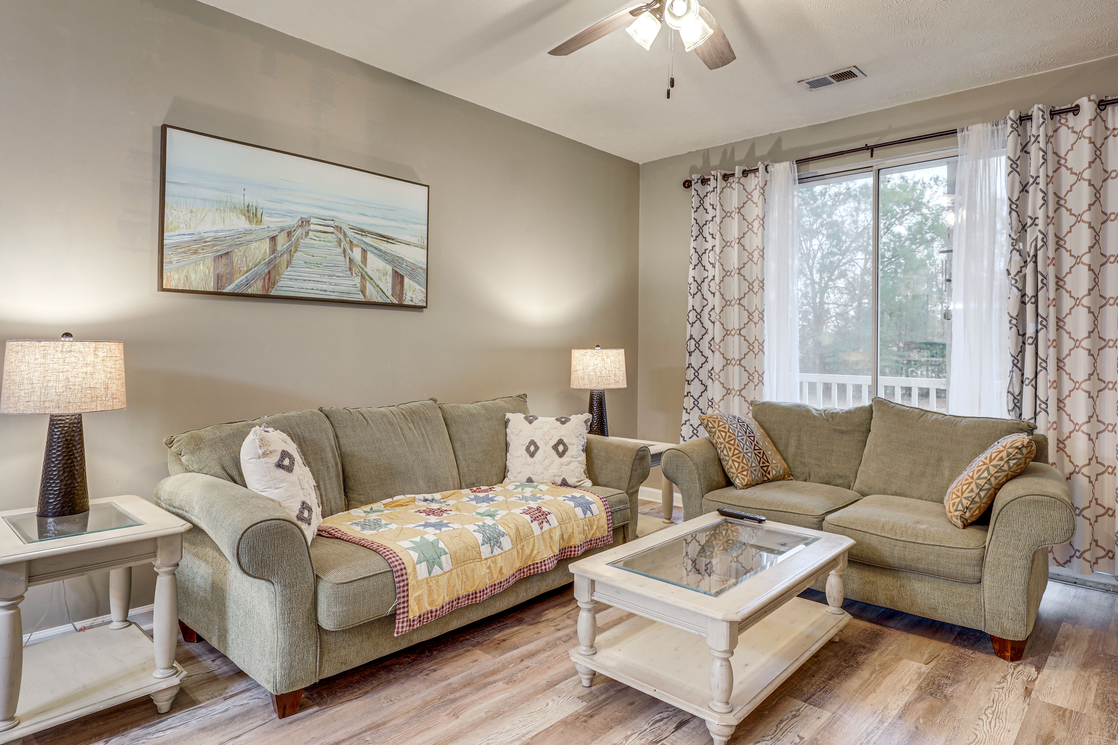 Living Room | Smart TV | Free WiFi