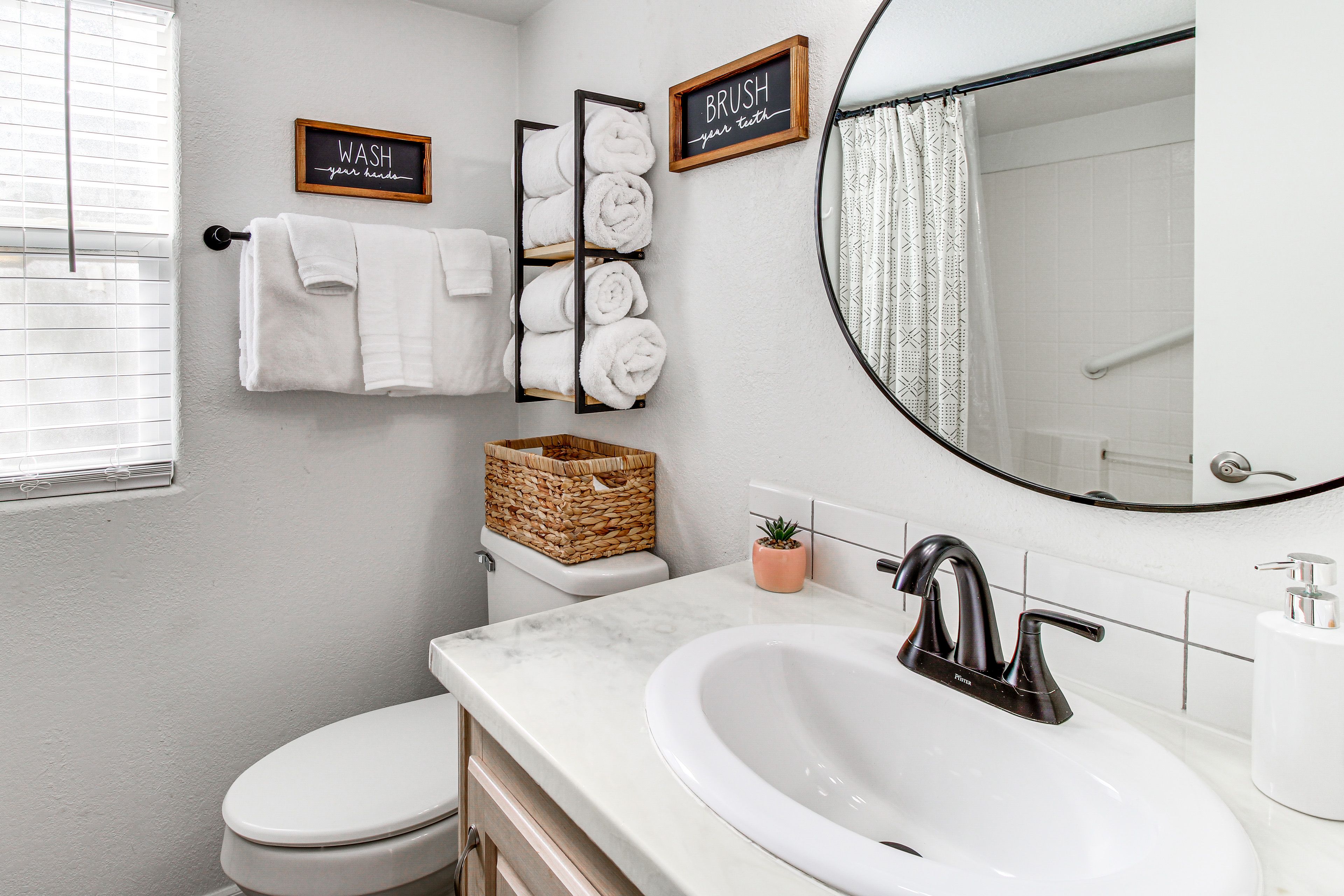 Full Bathroom | Main Level