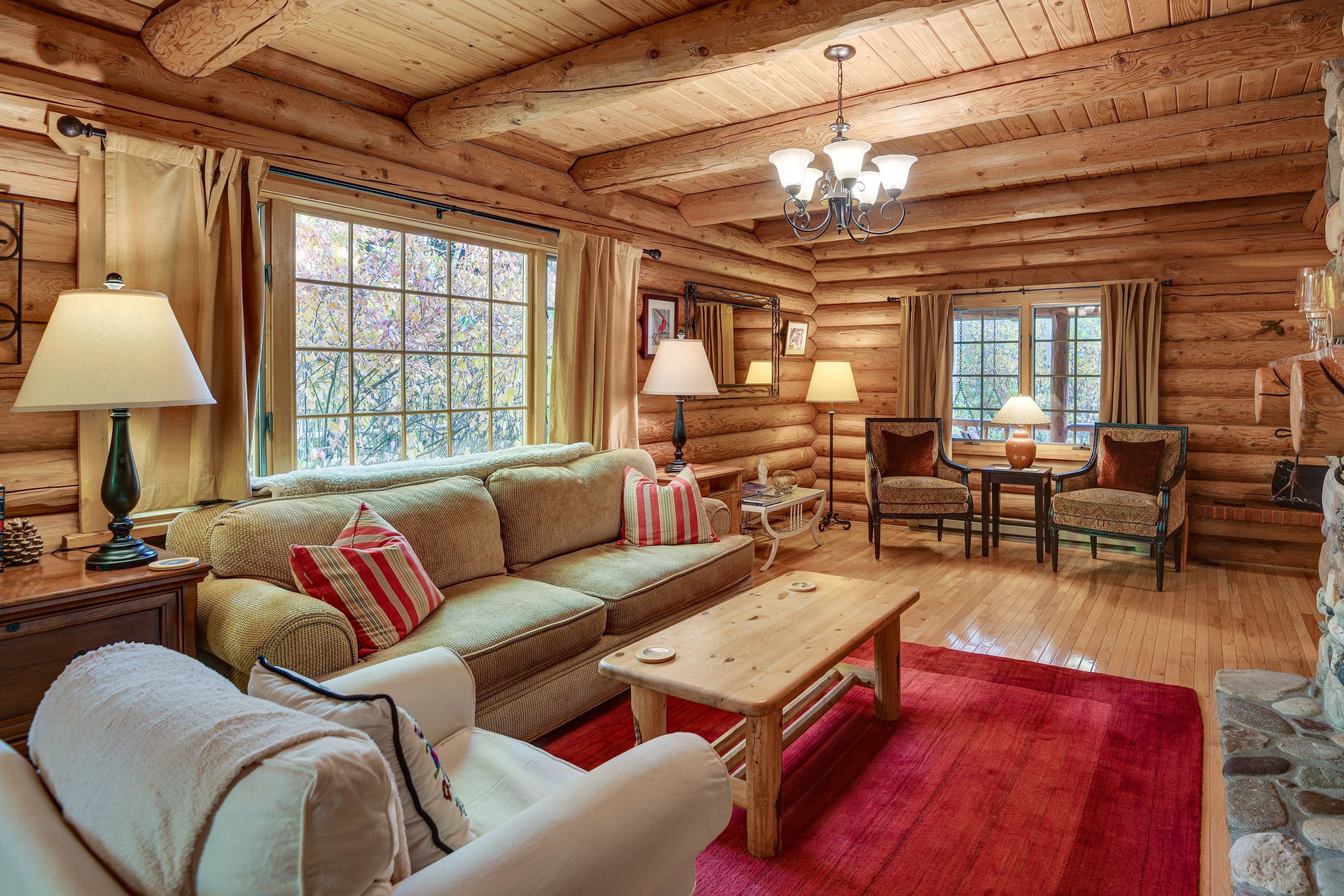 Living Room | Smart TV | Fireplace | 1st Floor