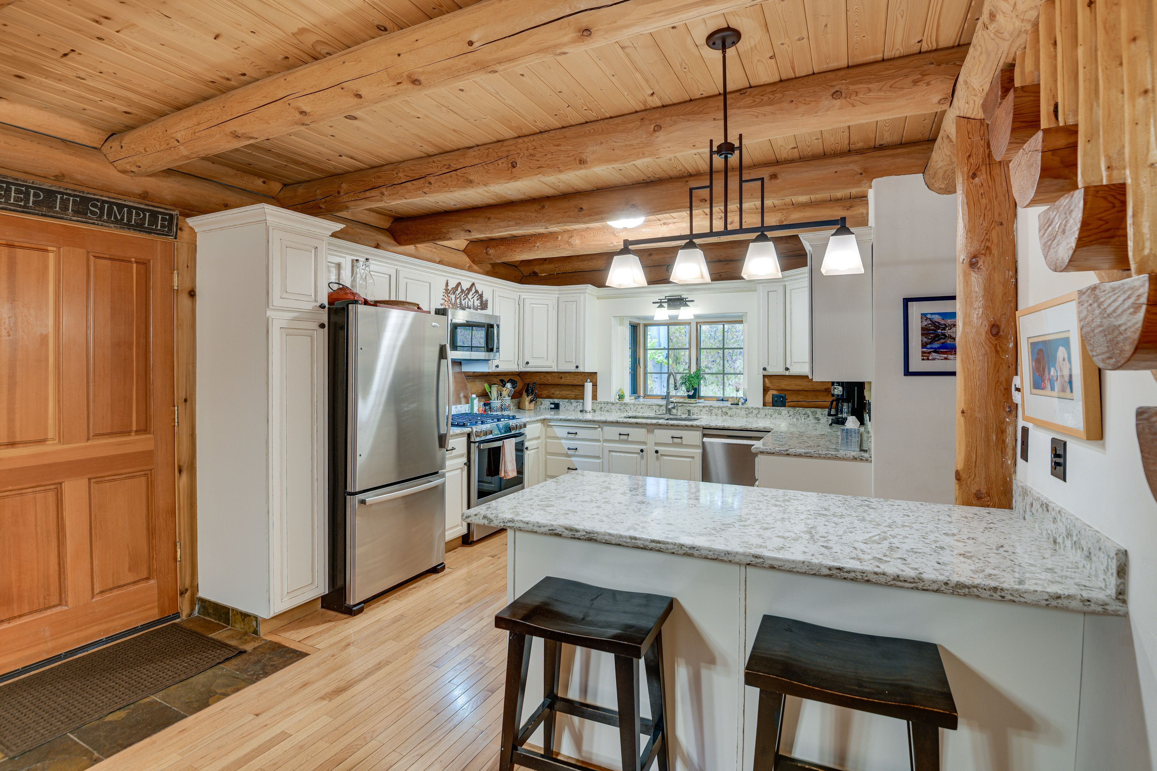 Kitchen | Breakfast Bar