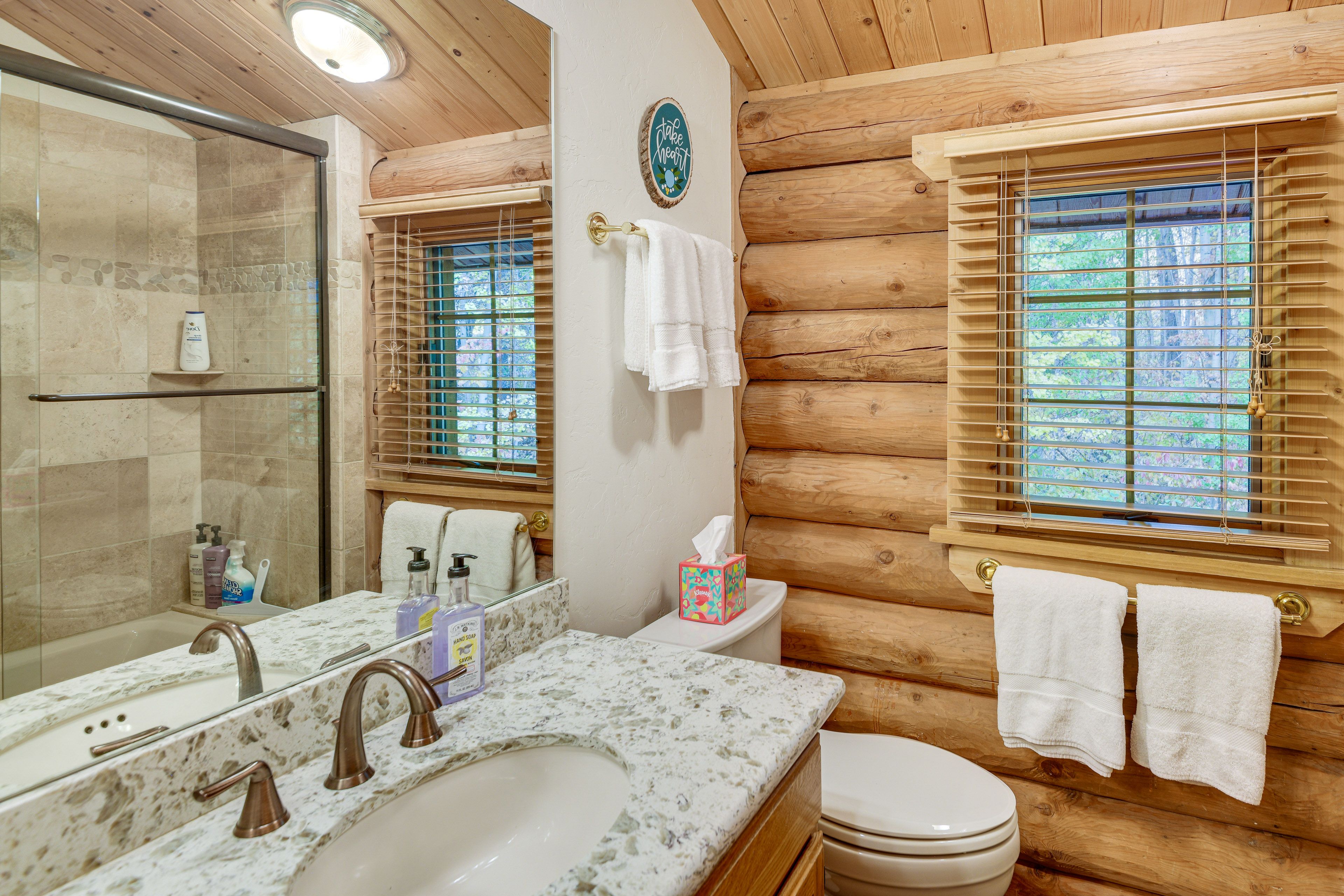 Bathroom | Complimentary Toiletries | 2nd Floor