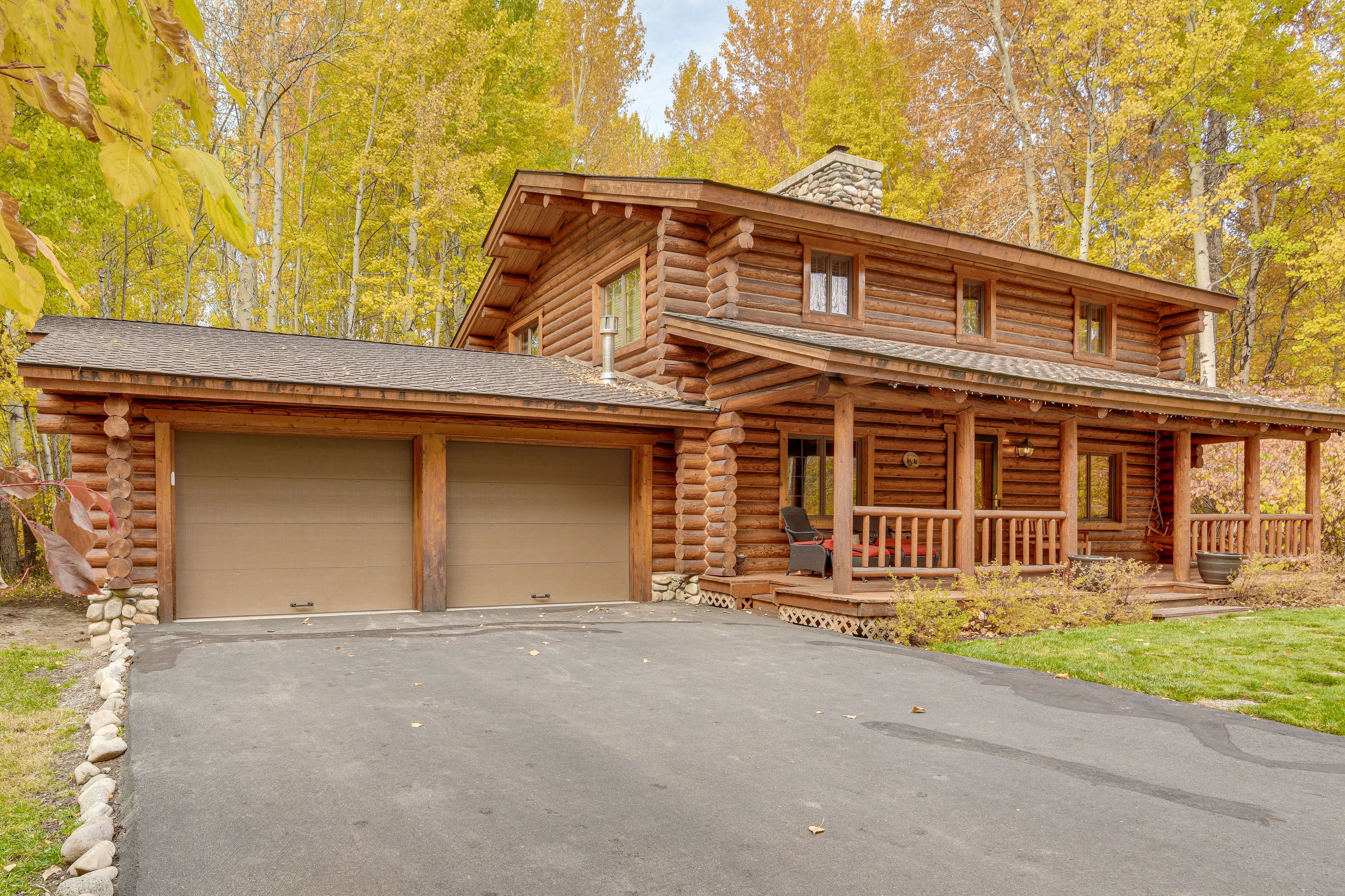 Parking | Driveway (2 Vehicles) | Small Trailer Parking