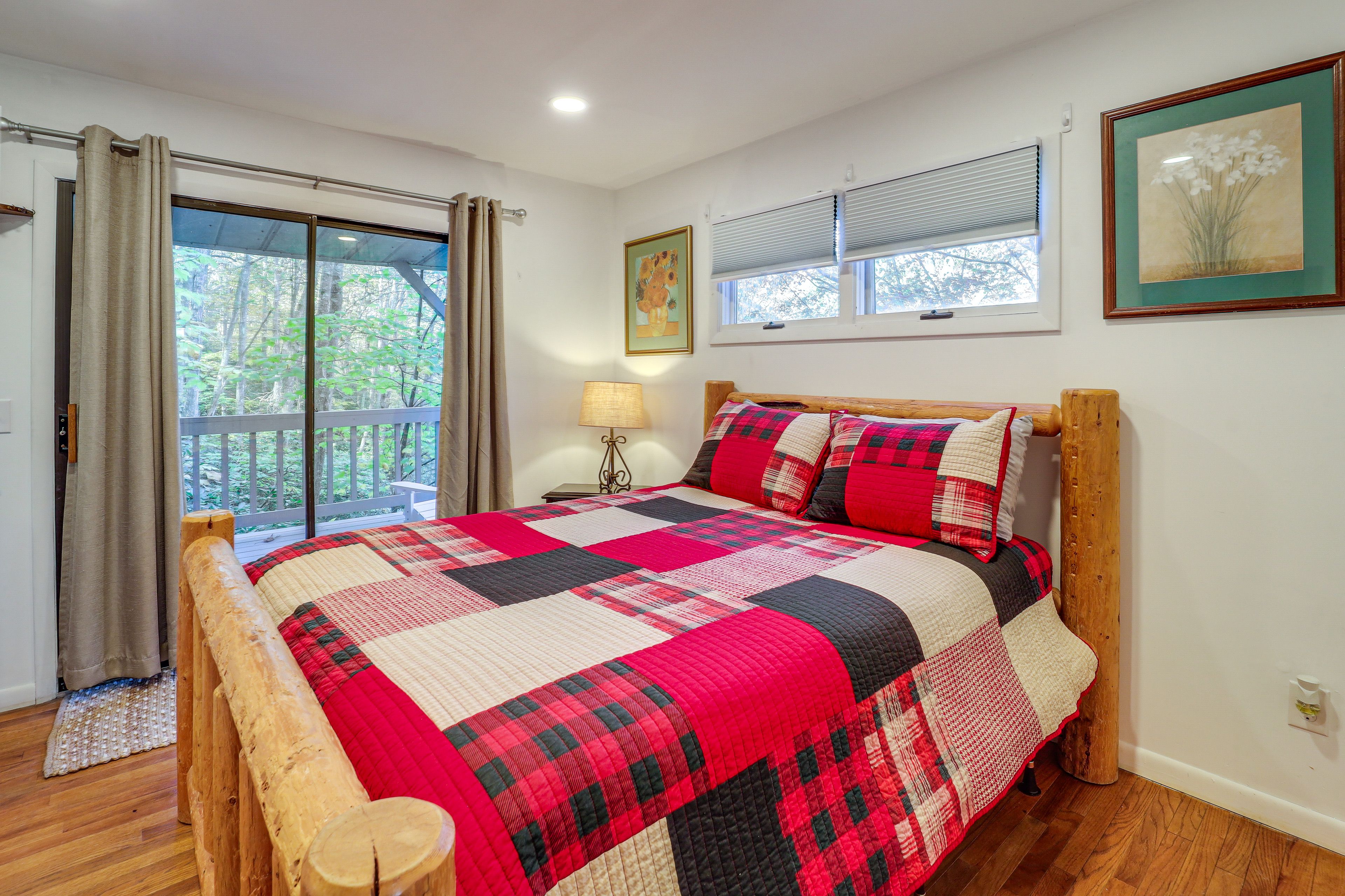 Bedroom 1 | Queen Bed | Basement Level