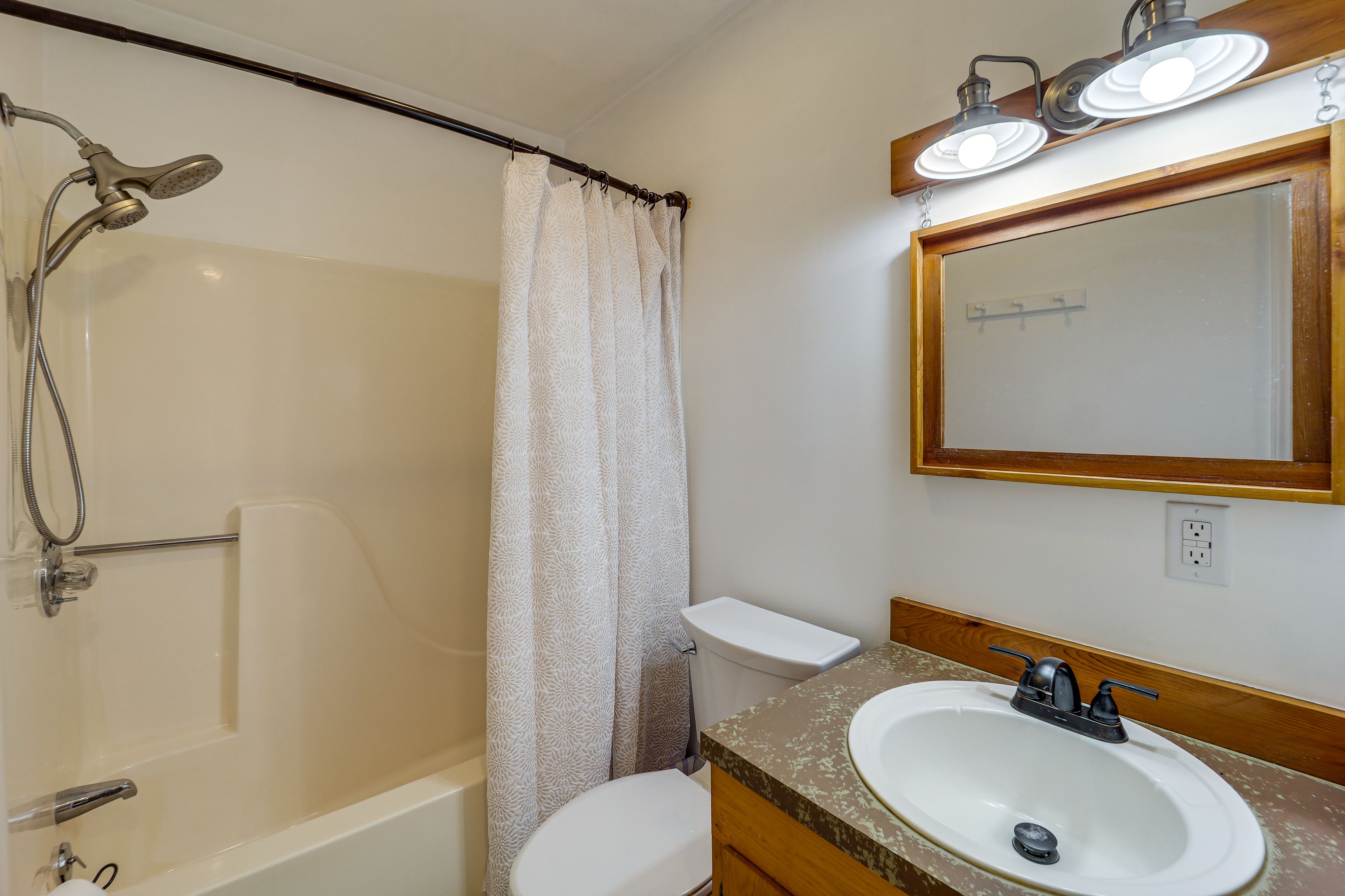 Bathroom | Towels Provided | Basement Level