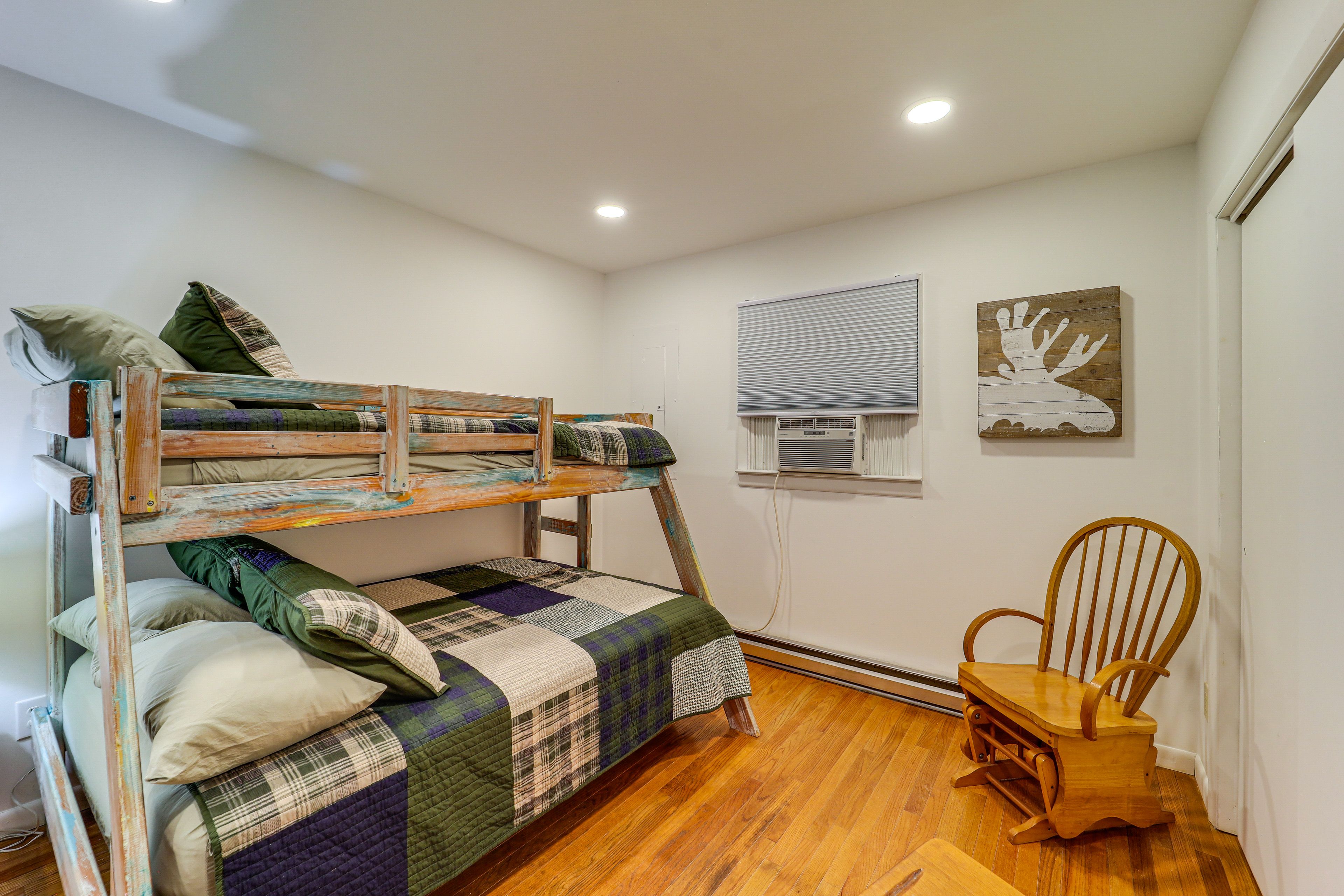 Bedroom 2 | Twin/Full Bunk Bed | Basement Level