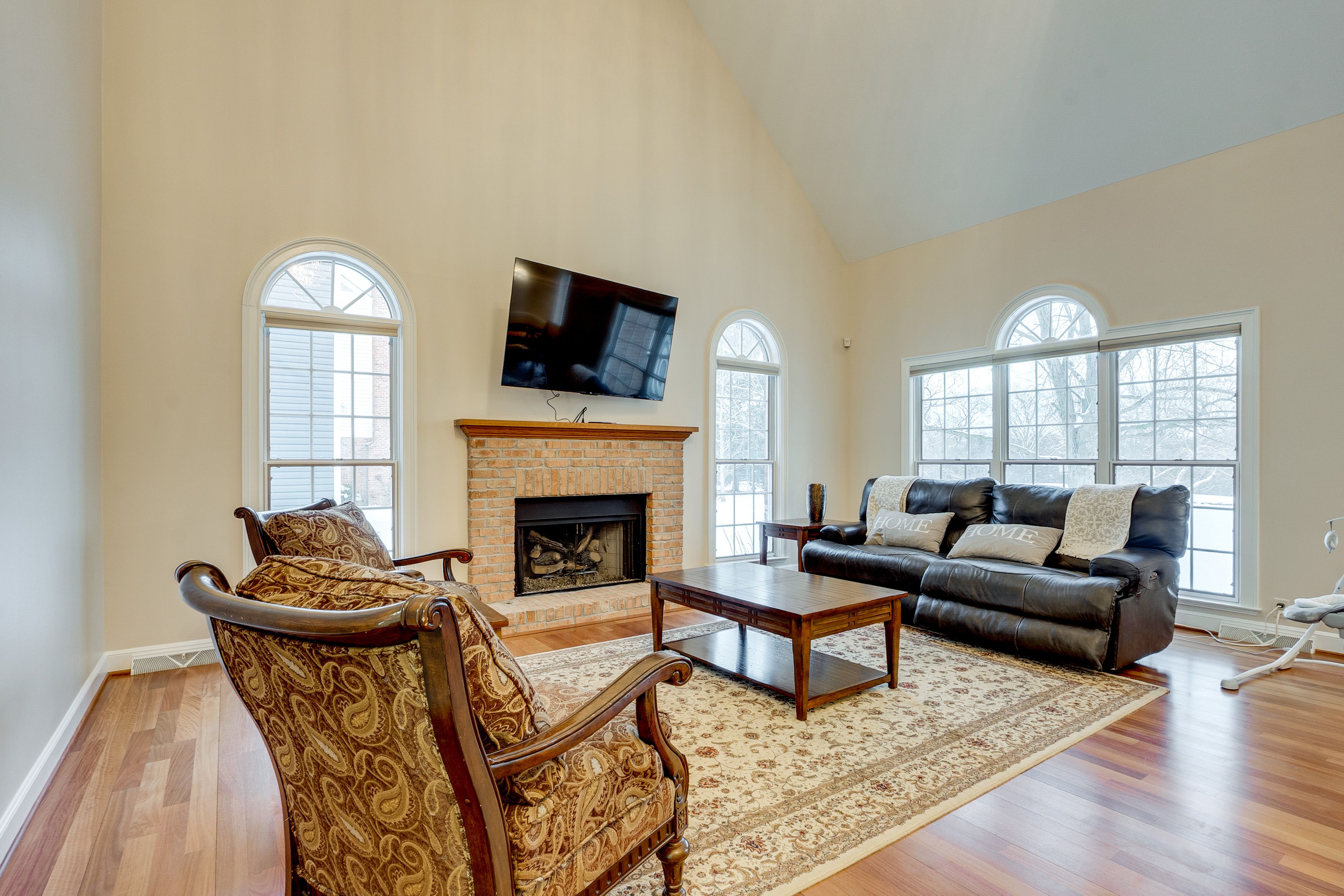 Perrysburg Vacation Rental | 4BR | 4BA | 2,898 Sq Ft | 3 Steps to Enter