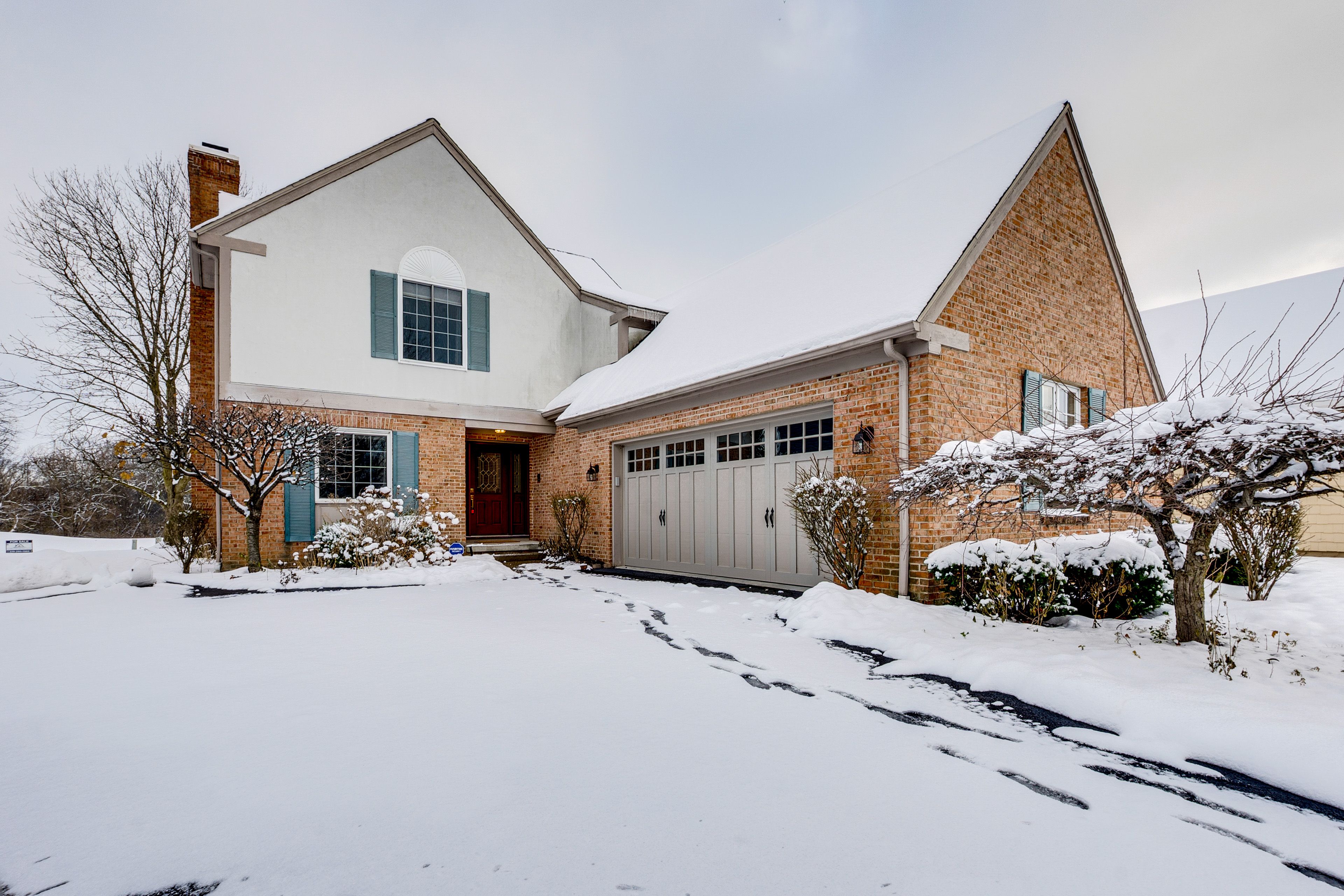 Parking | Driveway (2 Vehicles) | Garage (2 Vehicles)
