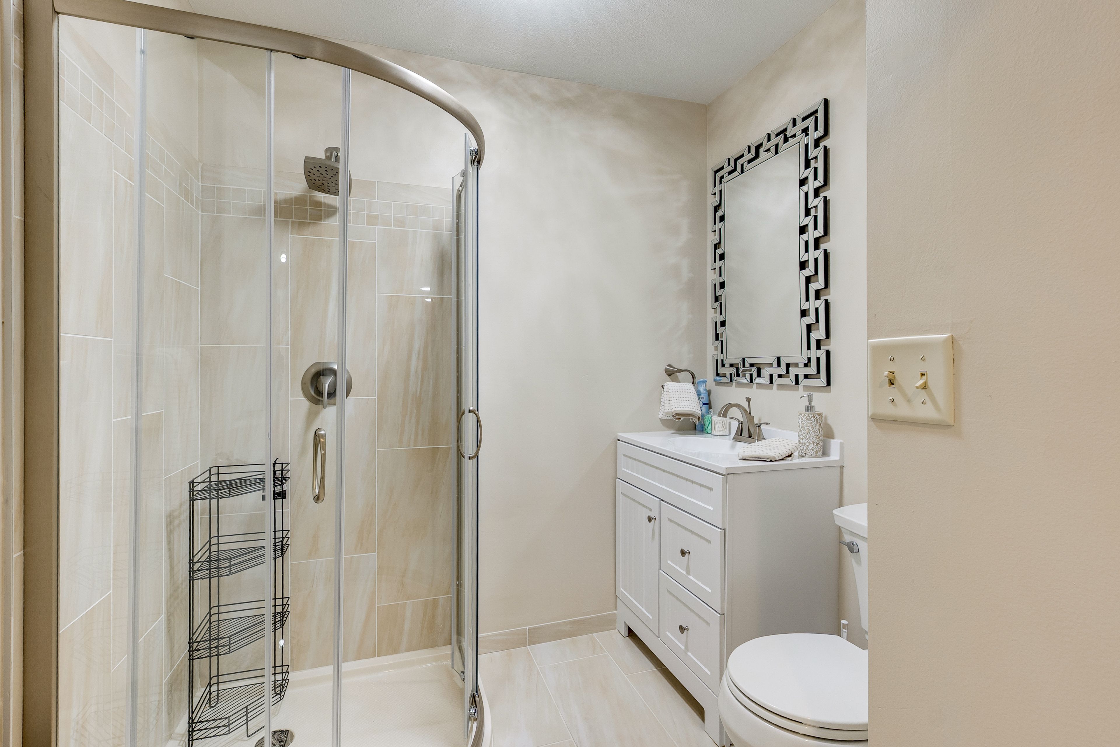 Full Bathroom | 2nd Floor