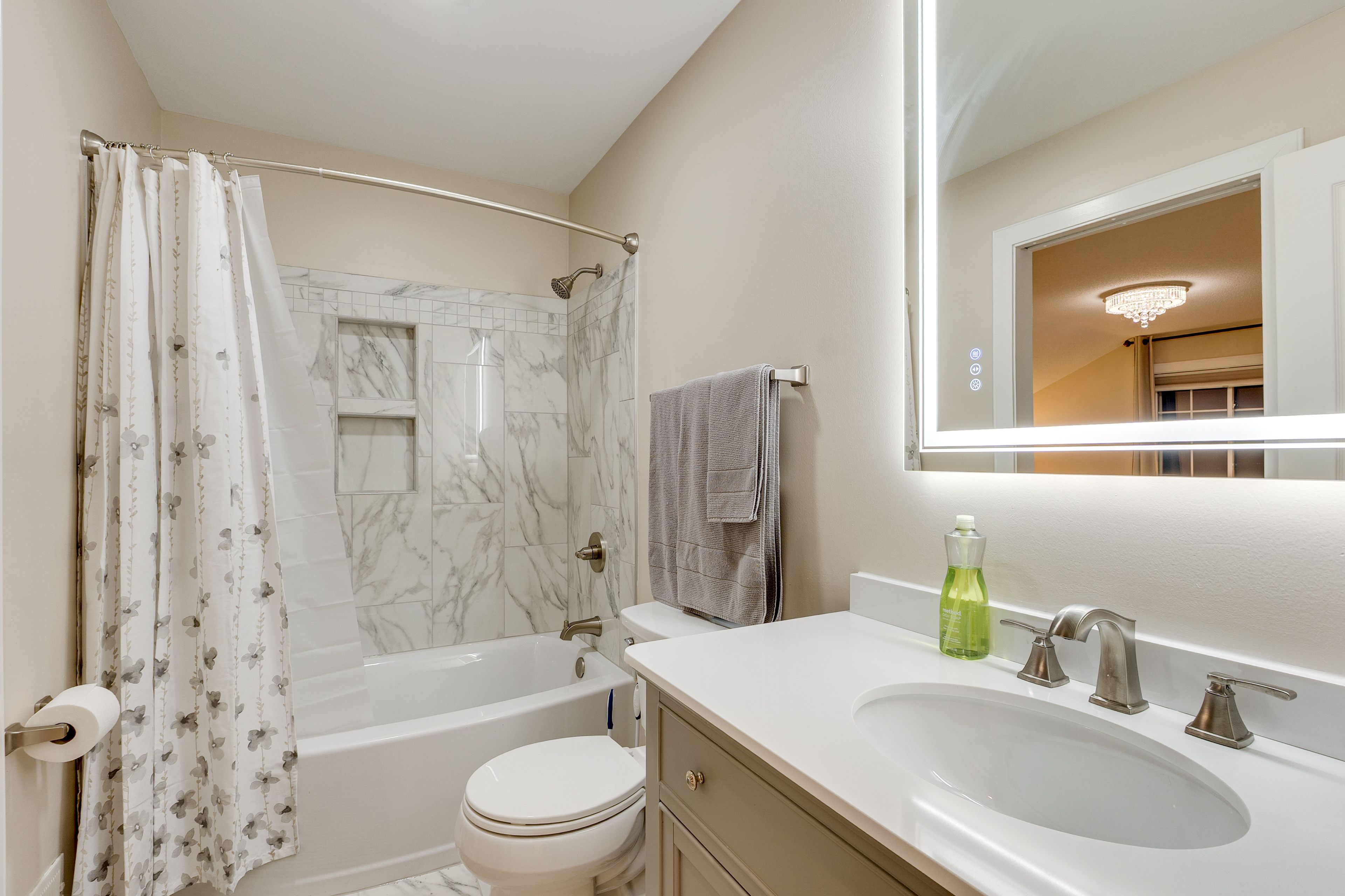 Full Bathroom | 2nd Floor