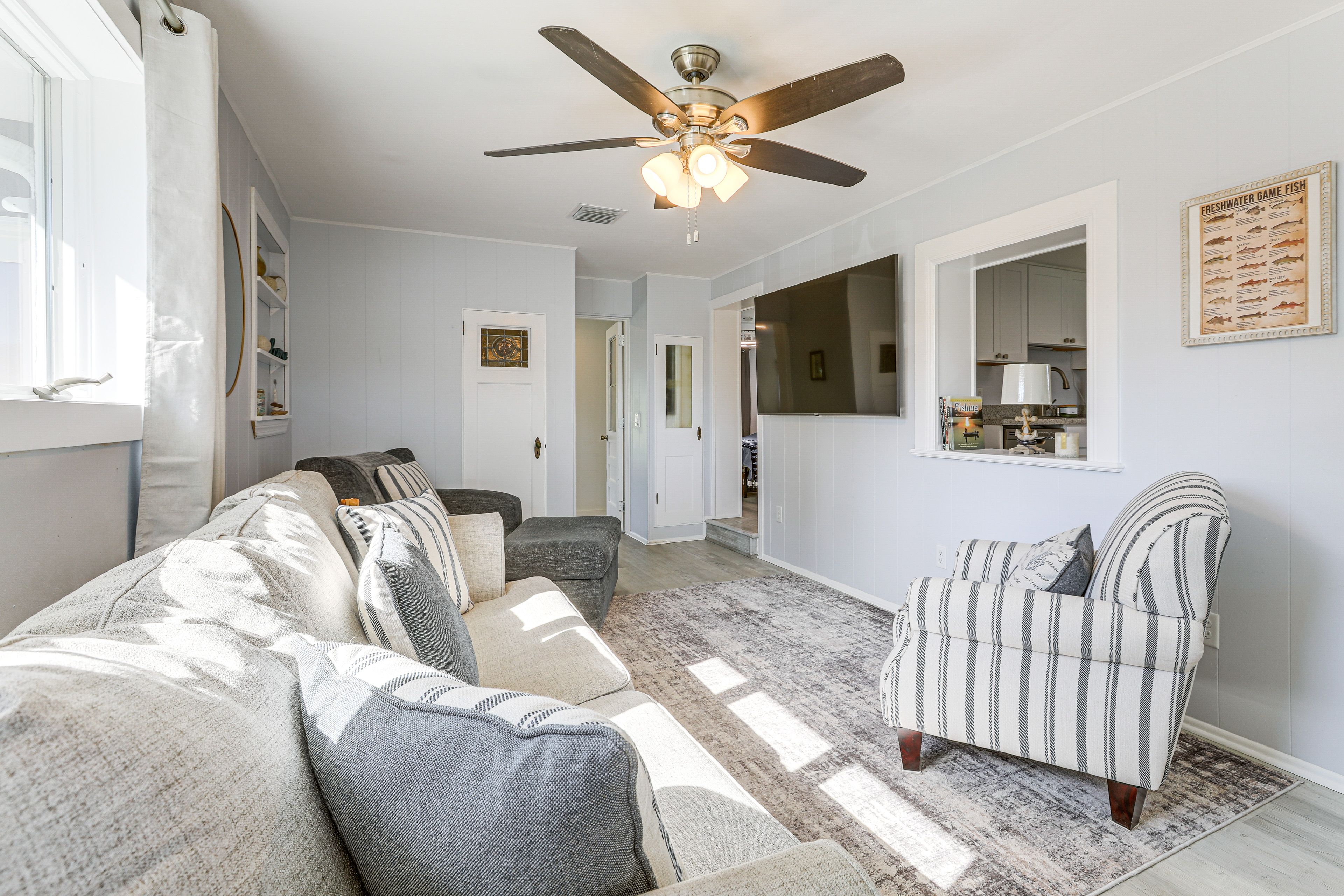 Living Room | Smart TV | Board Games | Books | Central Heating & A/C