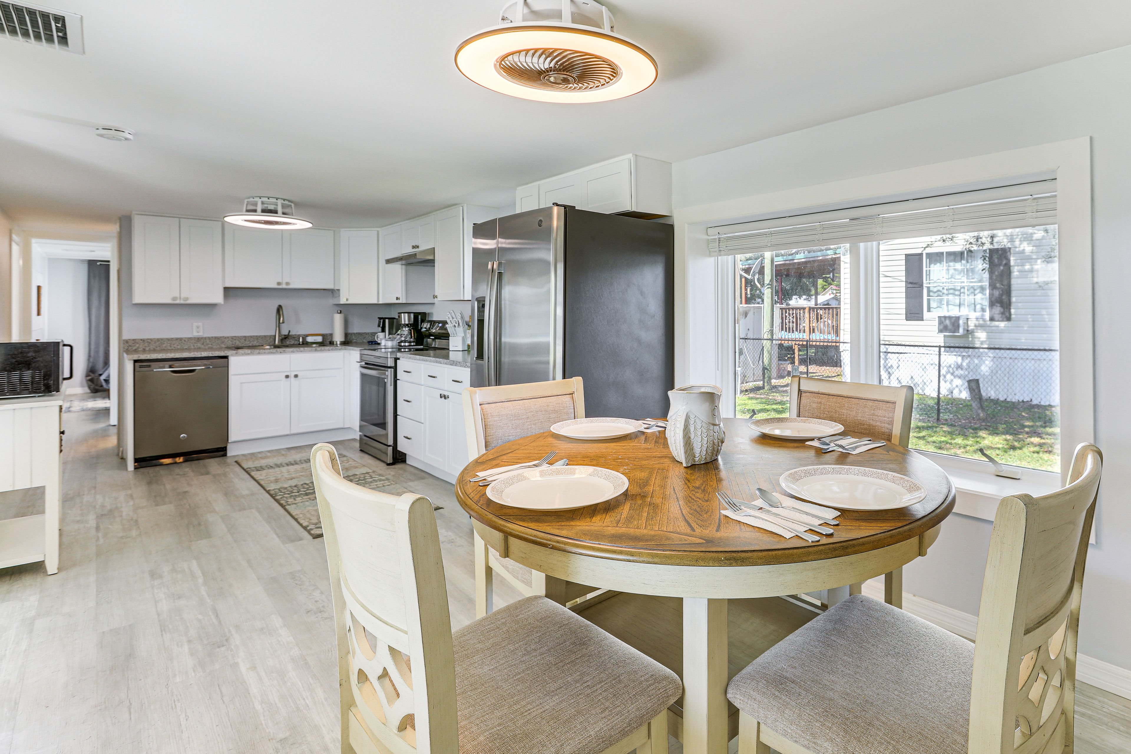 Dining Area | Dishware/Flatware | Free WiFi