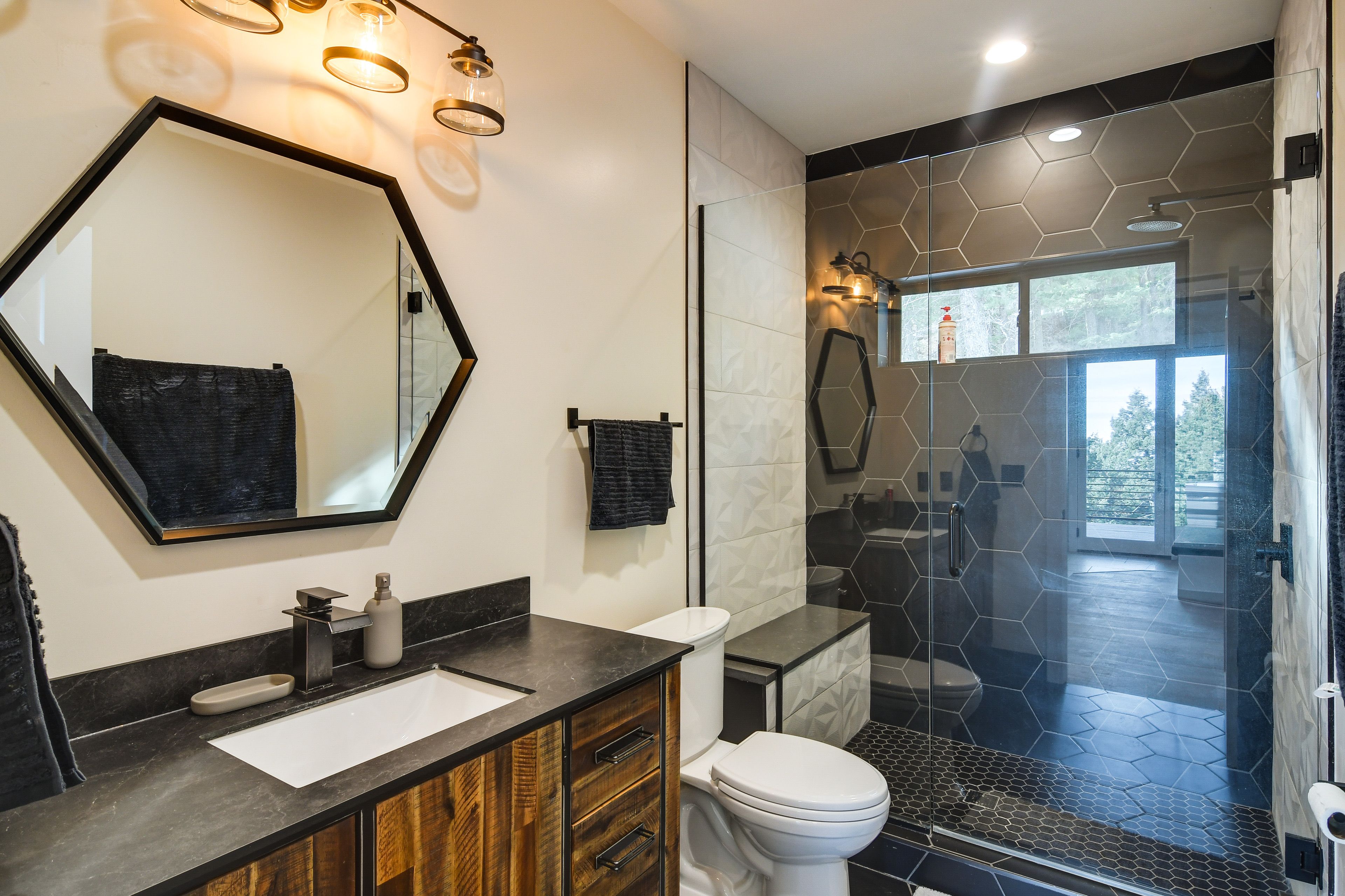 Bathroom | Main Level