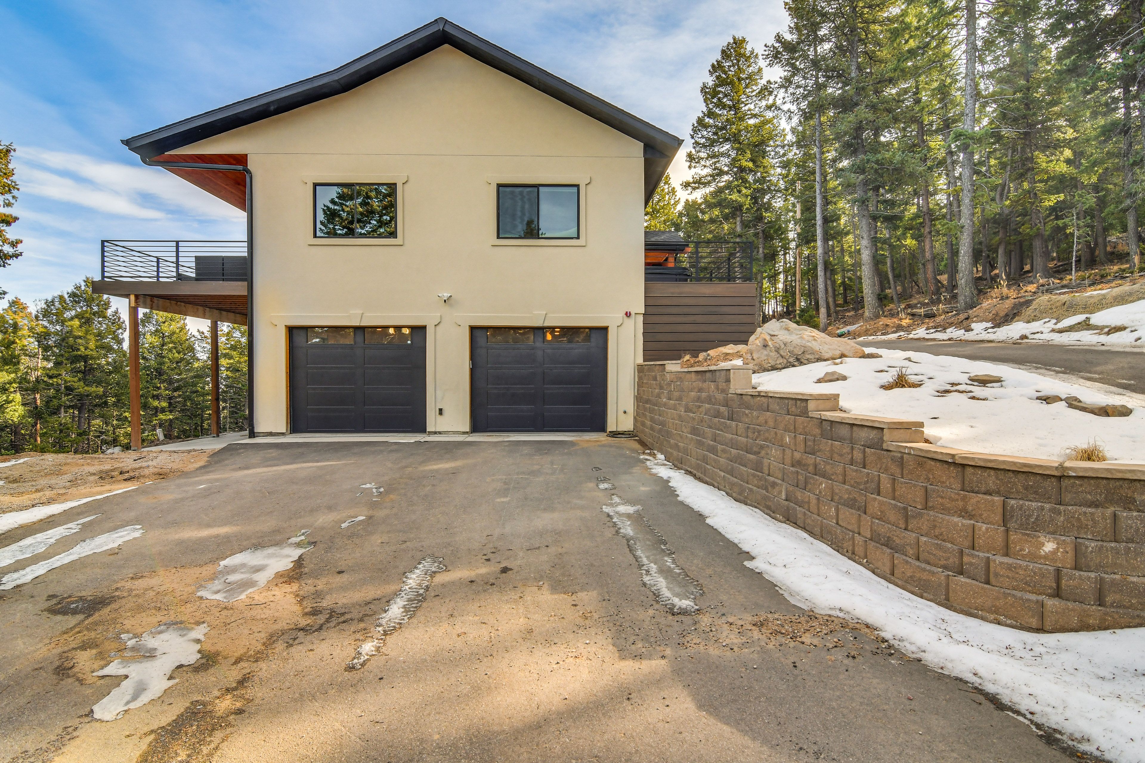 Parking | Driveway (6 Vehicles) | Garage Unavailable