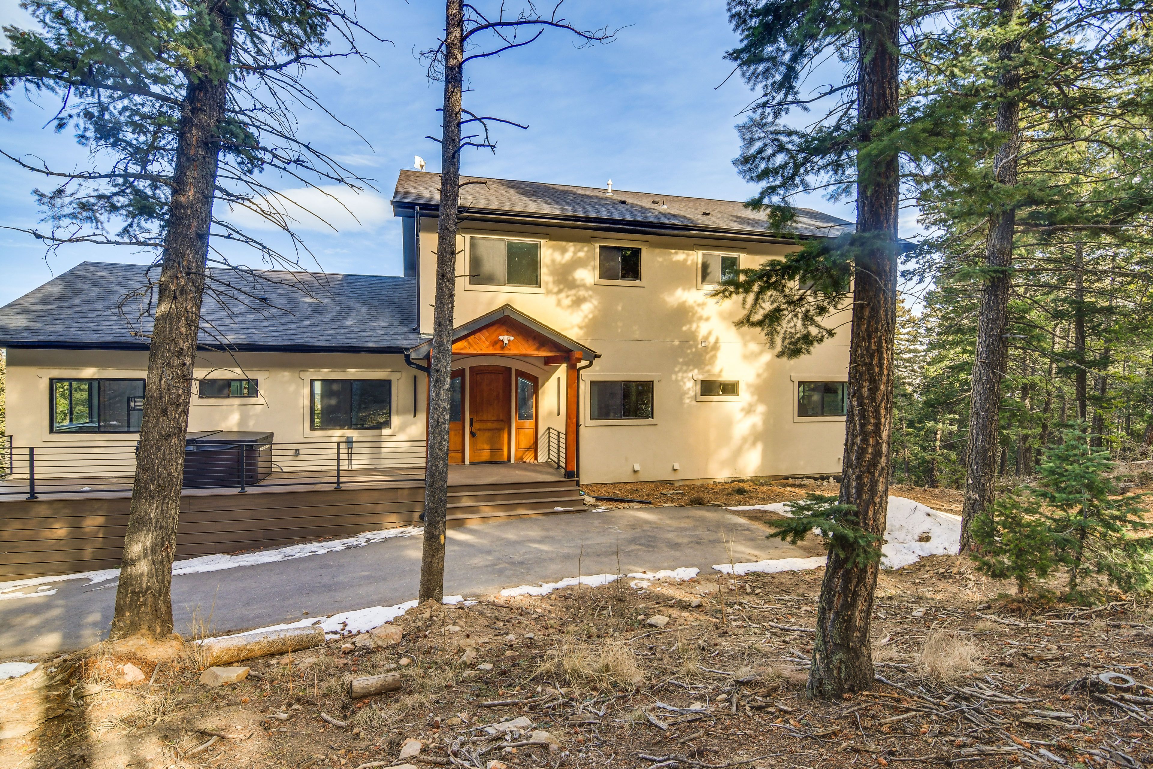 House Exterior | Deck | Gas Grill | Fire Pit