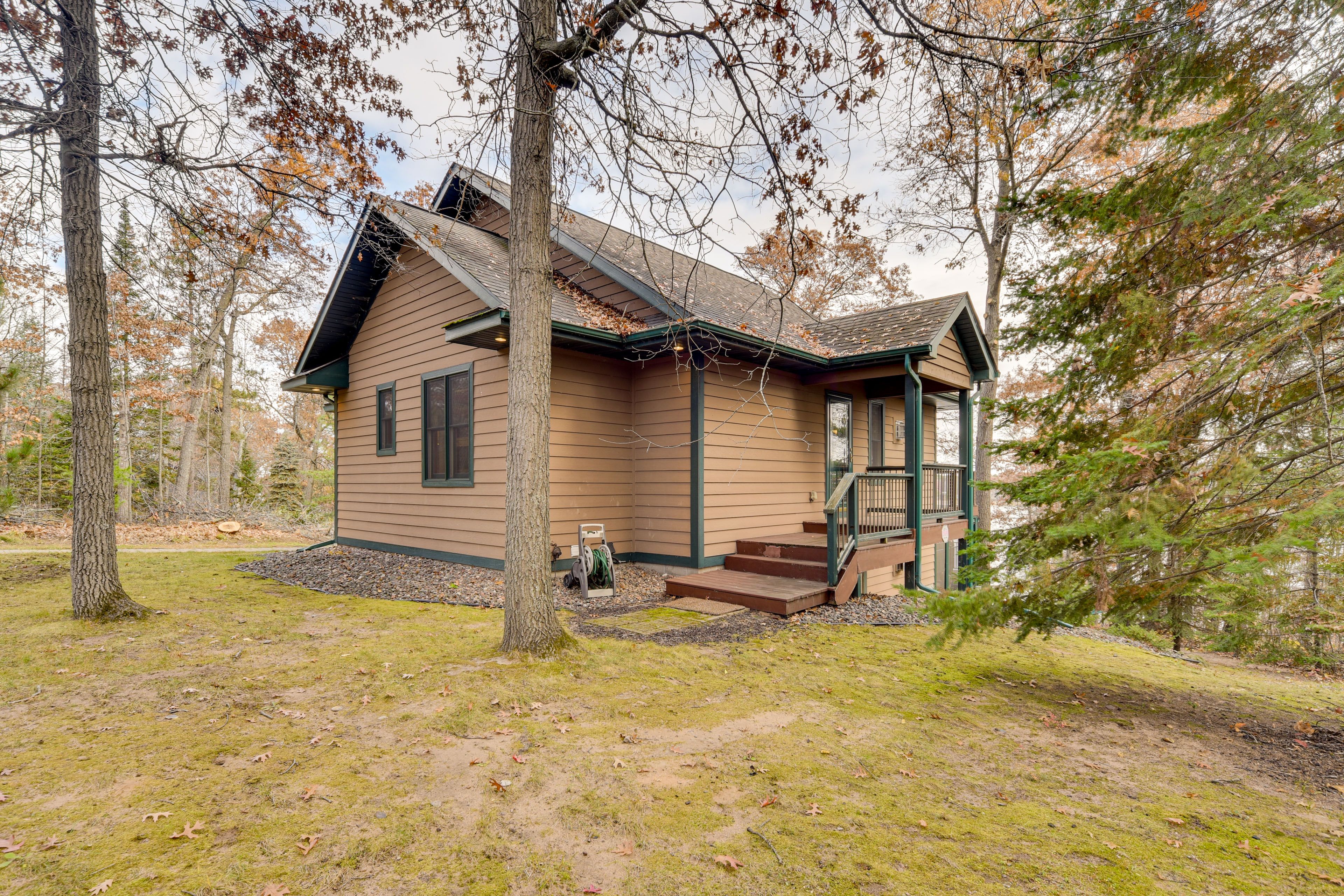 Parking | Gravel Driveway (6 Vehicles)