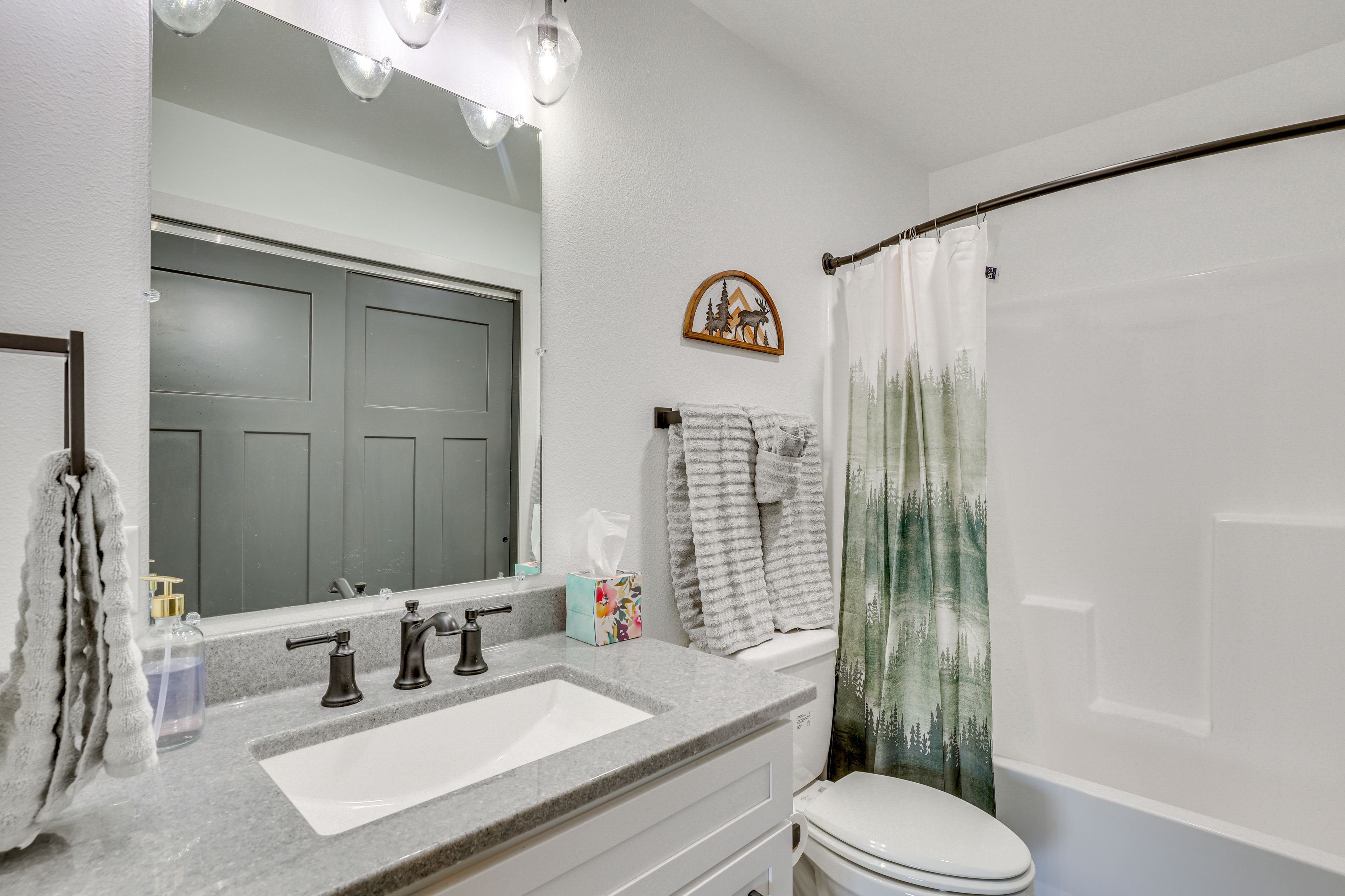 En-Suite Bathroom | 2nd Floor | Complimentary Toiletries