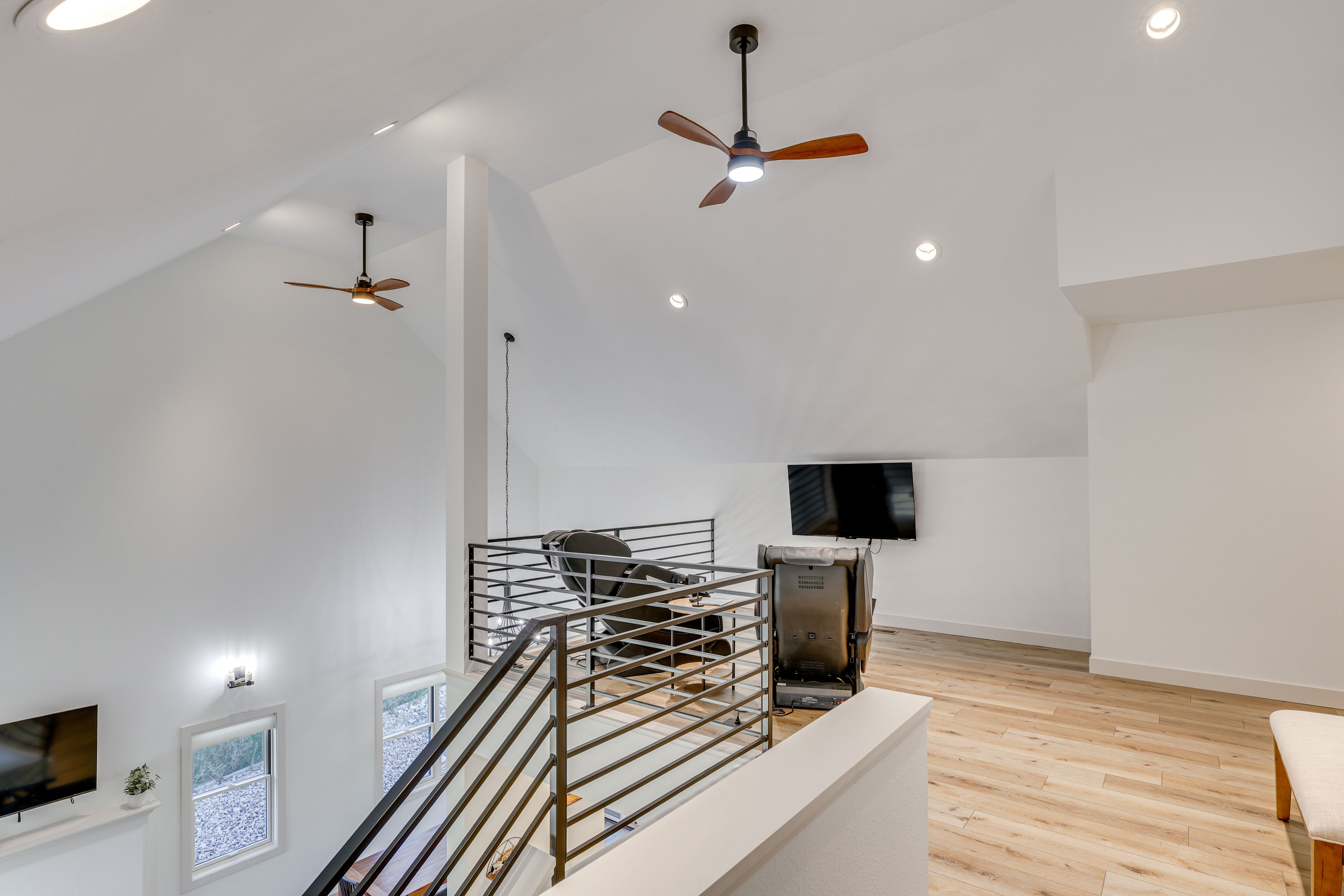 Loft | 2nd Floor | Smart TV | 2 Massage Chairs