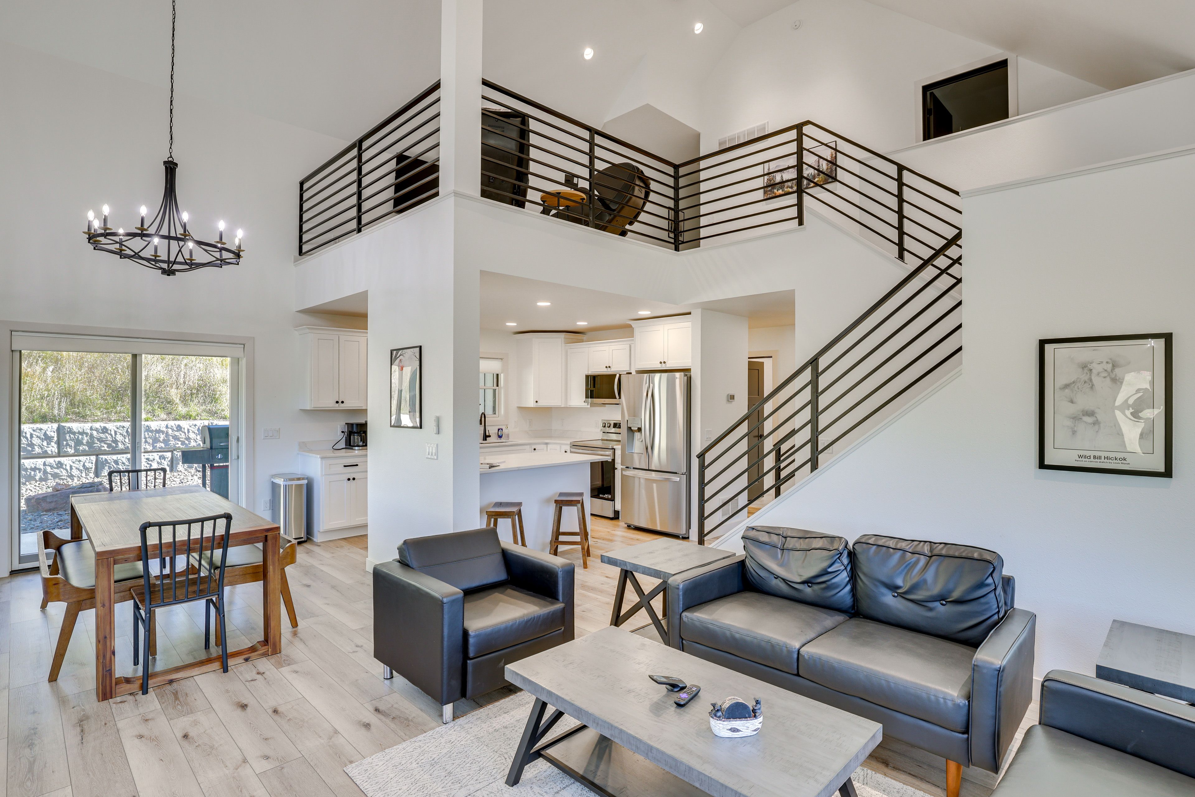 Living Space | Free WiFi | Central A/C & Heating