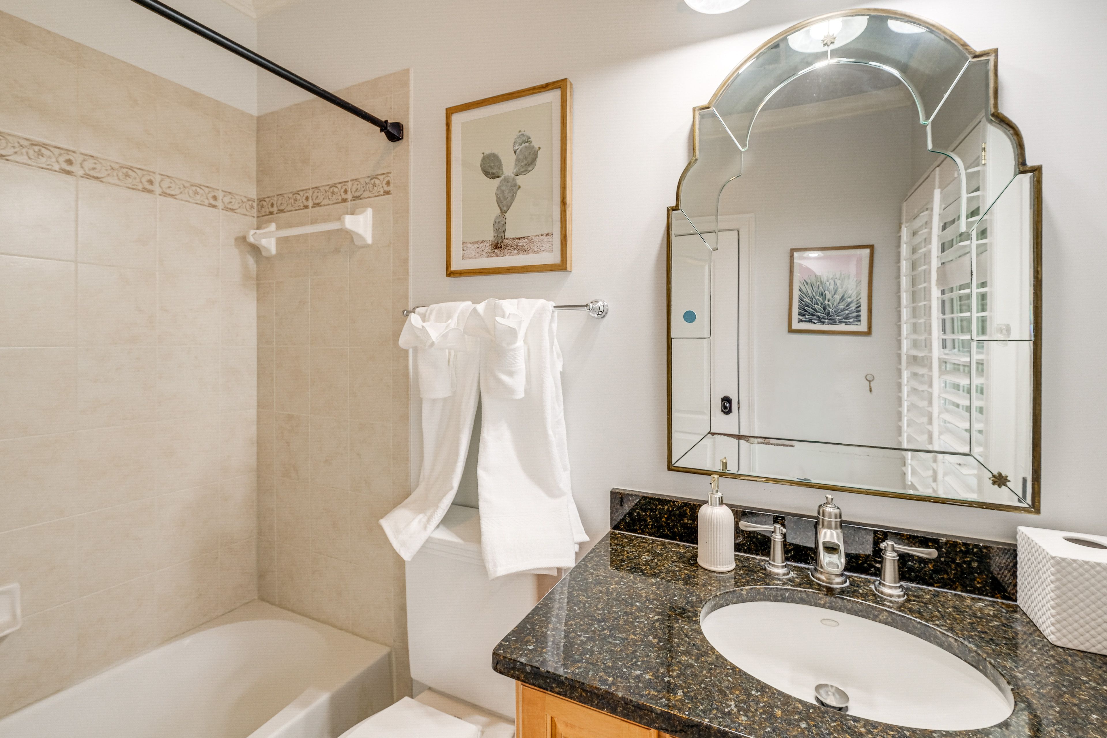 En-Suite Bathroom | Towels Provided | 1st Floor