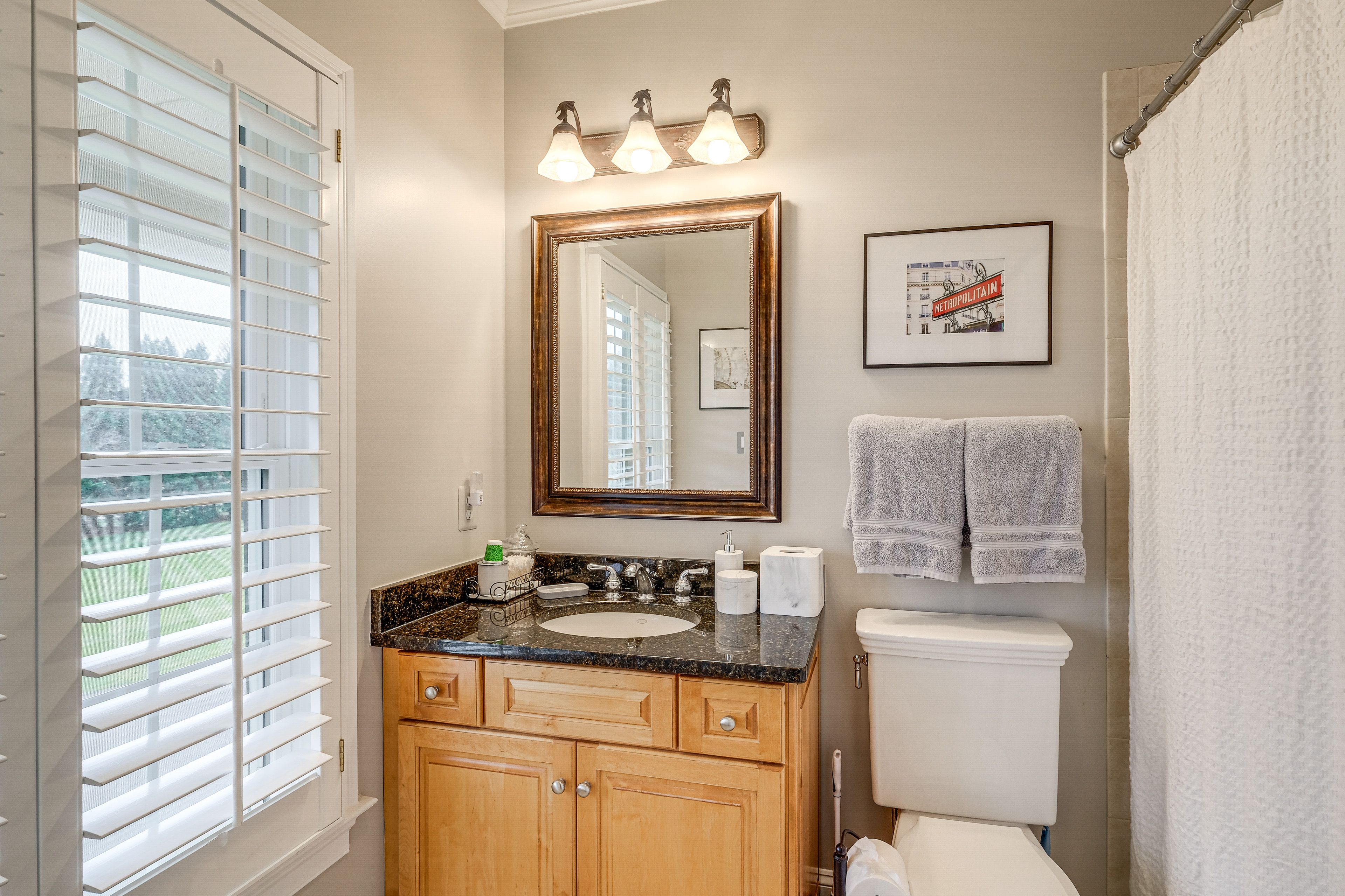 Bathroom | 2nd Floor