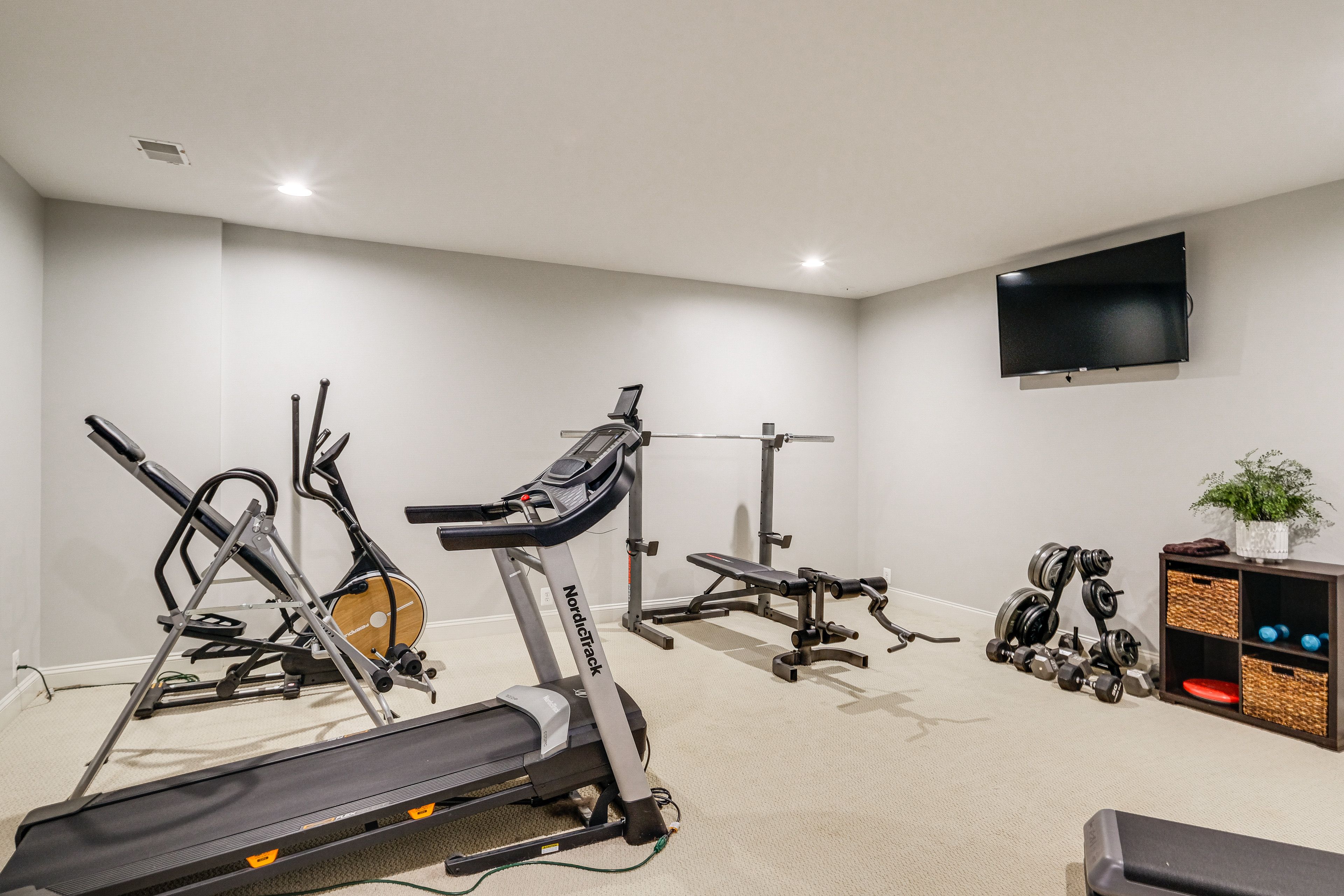 Home Gym | Smart TV | Basement Level