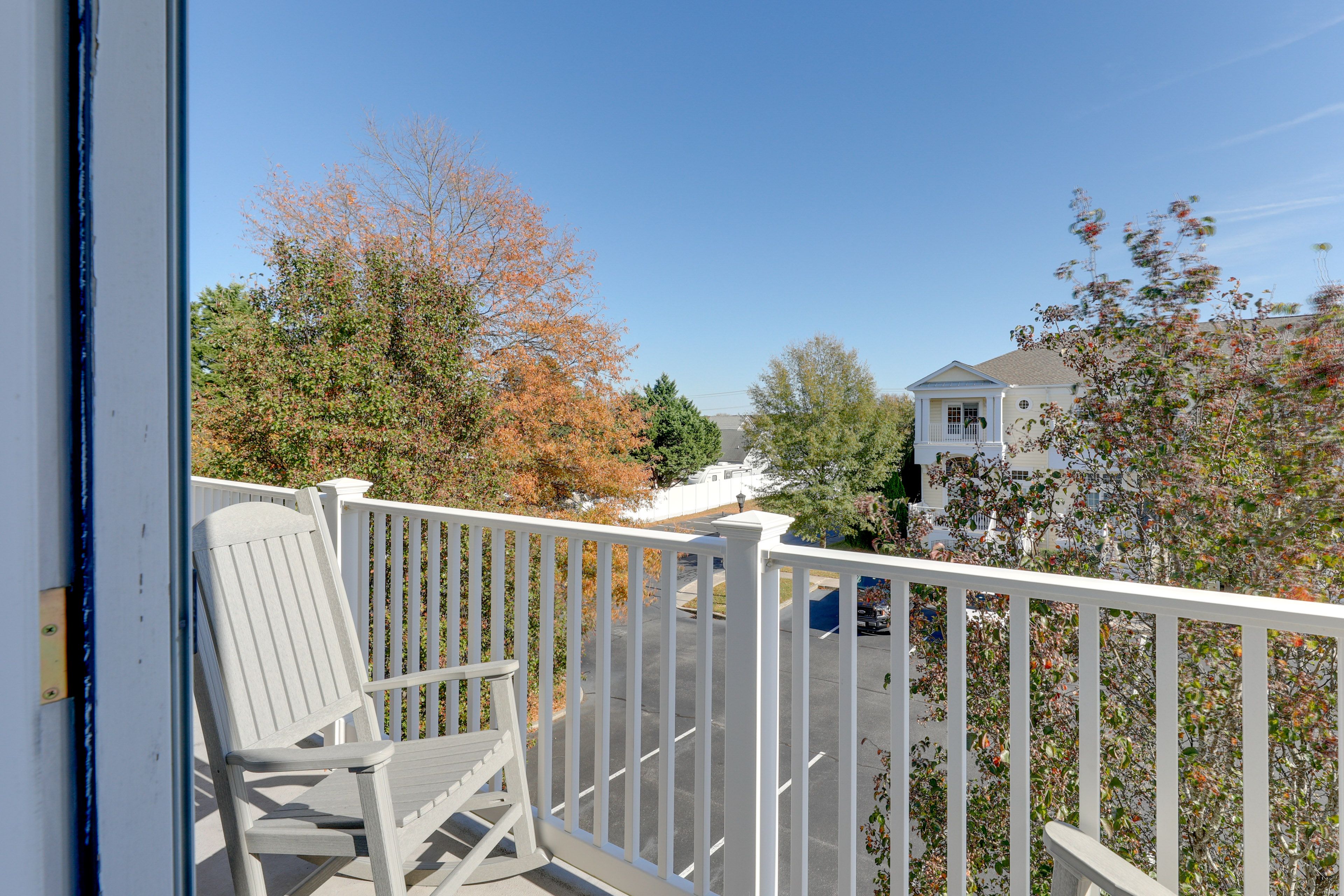 Private Balcony | 4th Level