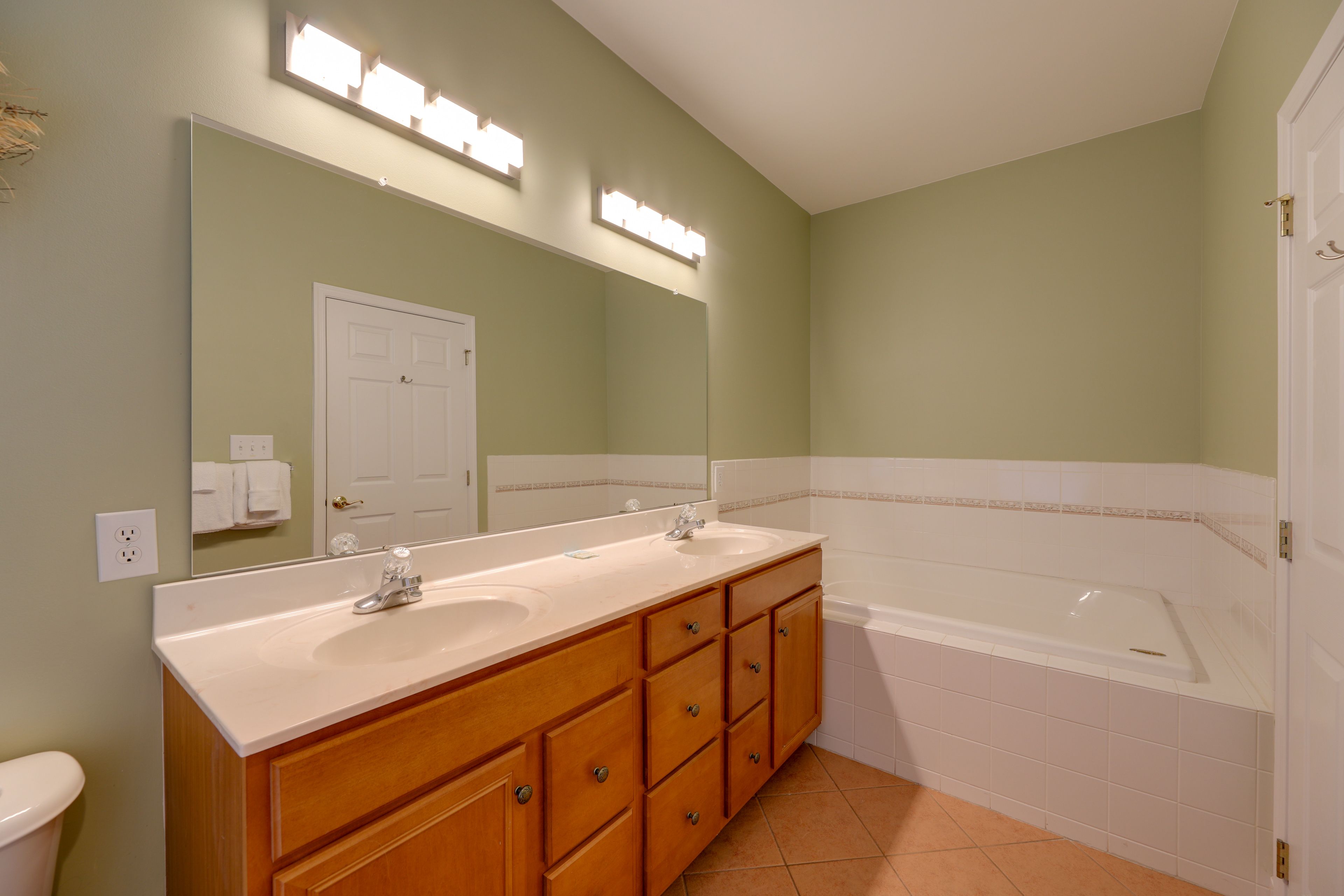 En-Suite Bathroom | 4th Level