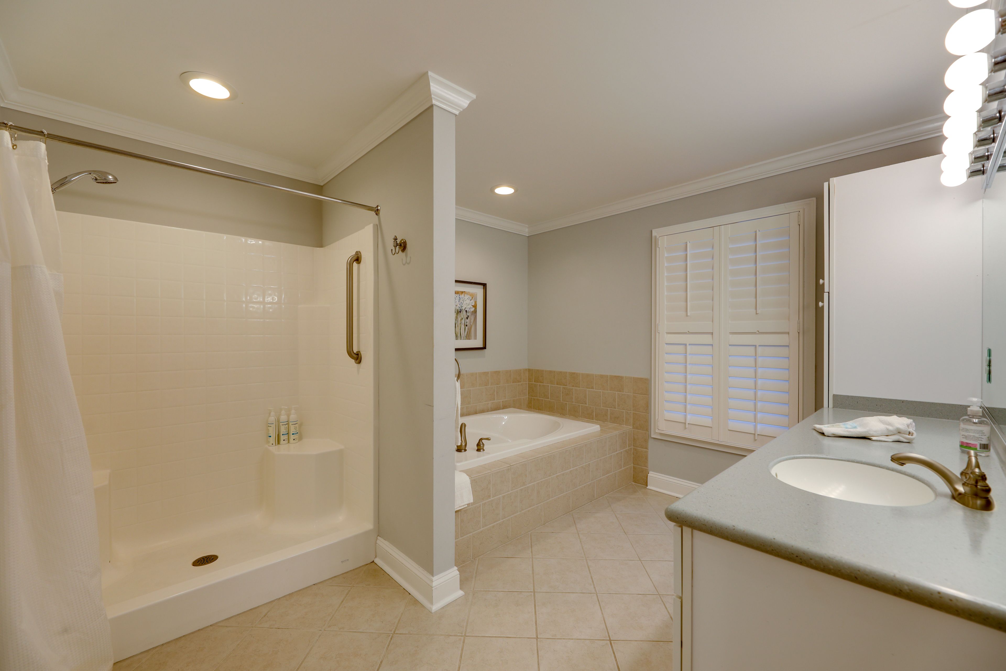 En-Suite Bathroom | 1st Floor