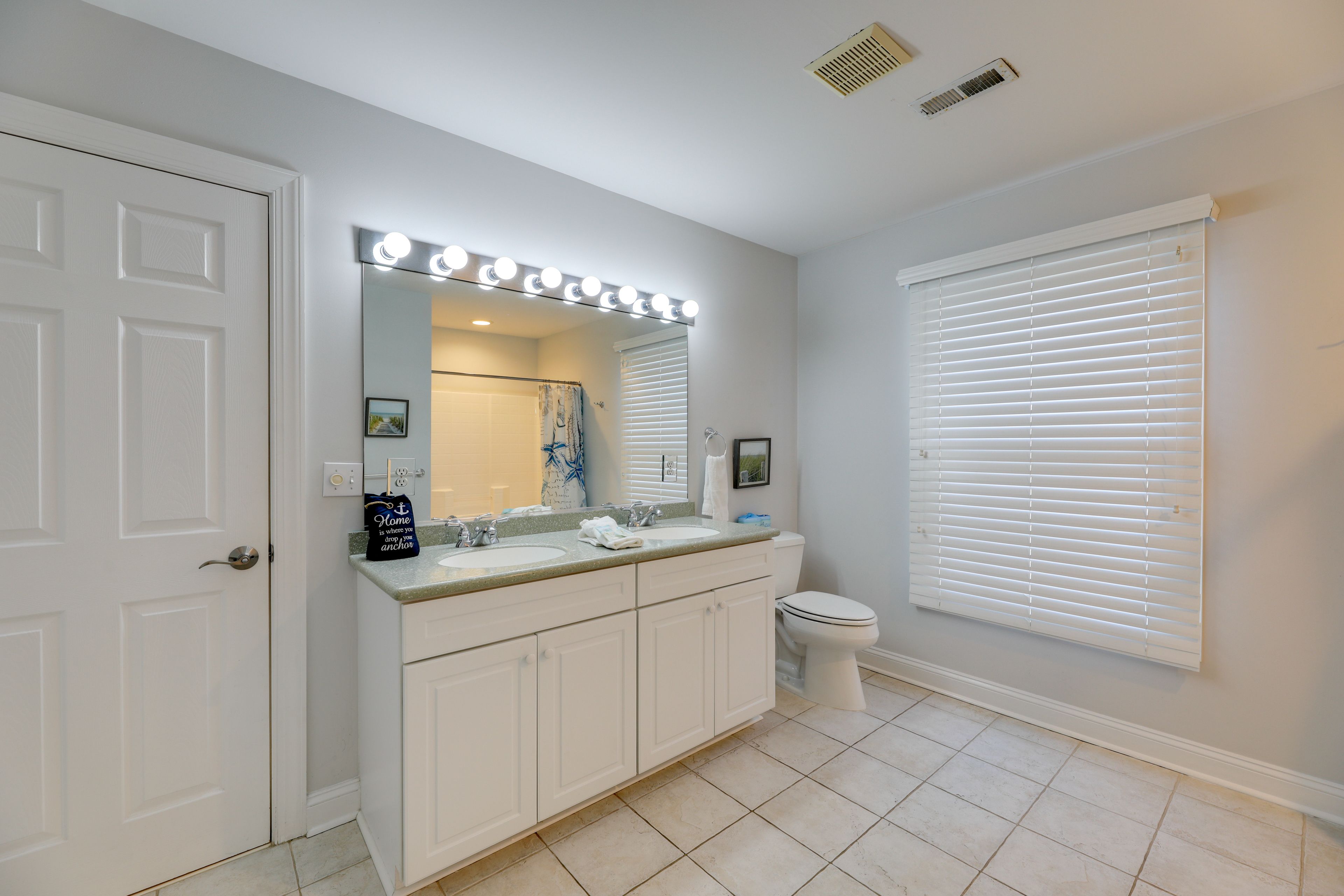 Full Bathroom | 2nd Floor