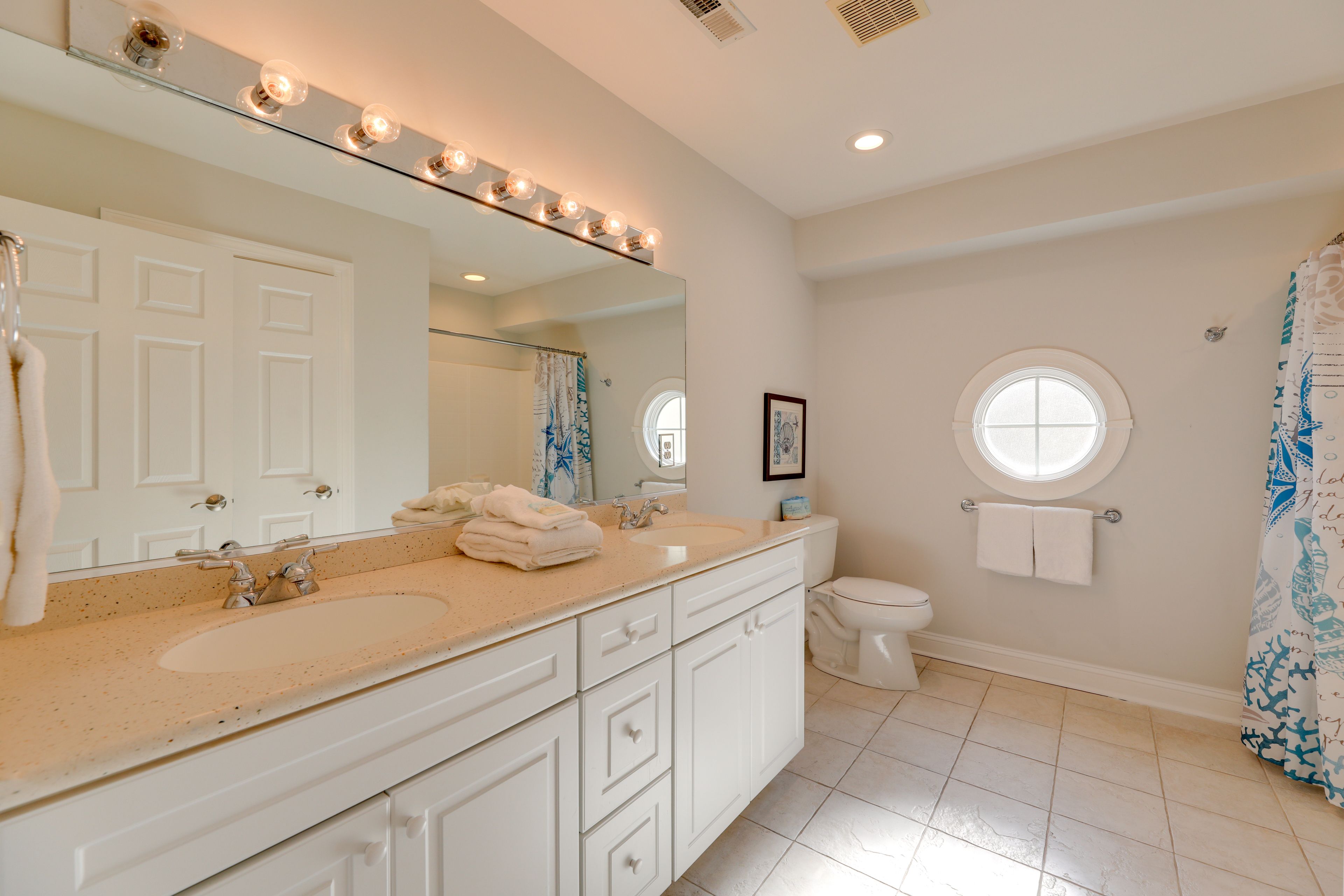 Full Bathroom | 2nd Floor