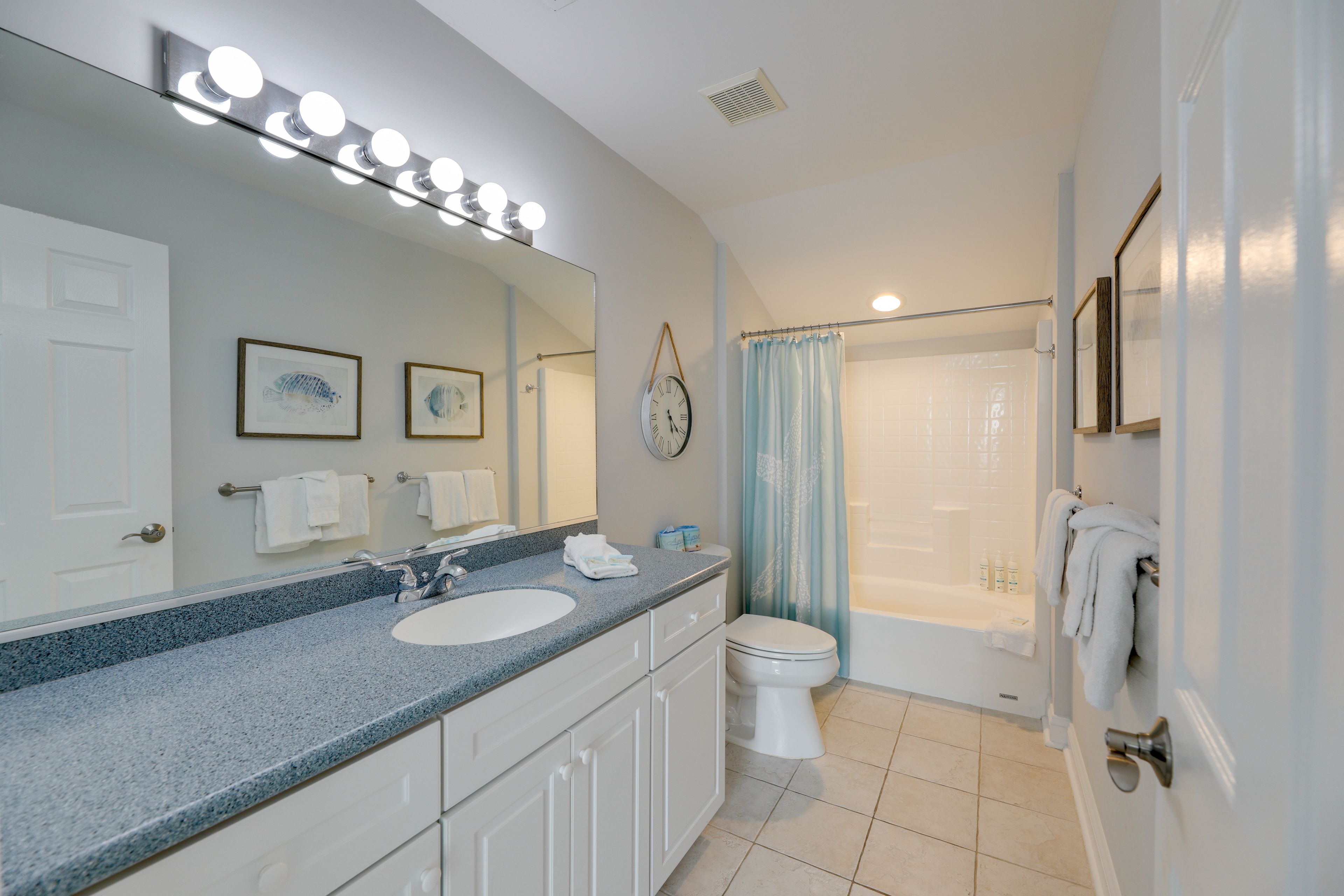 Full Bathroom | 3rd Floor