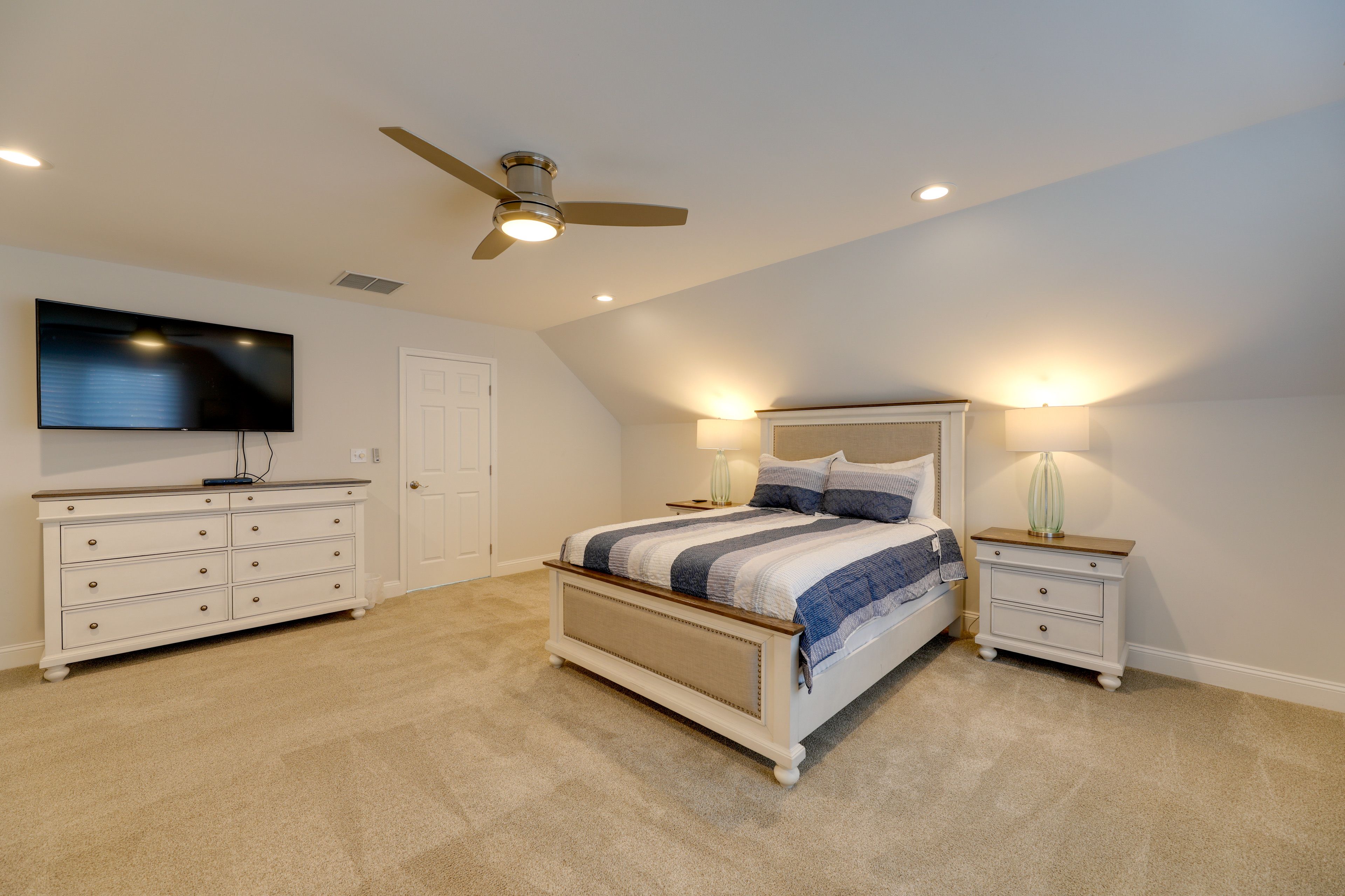 Bedroom 6 | Queen Bed | 3rd Floor