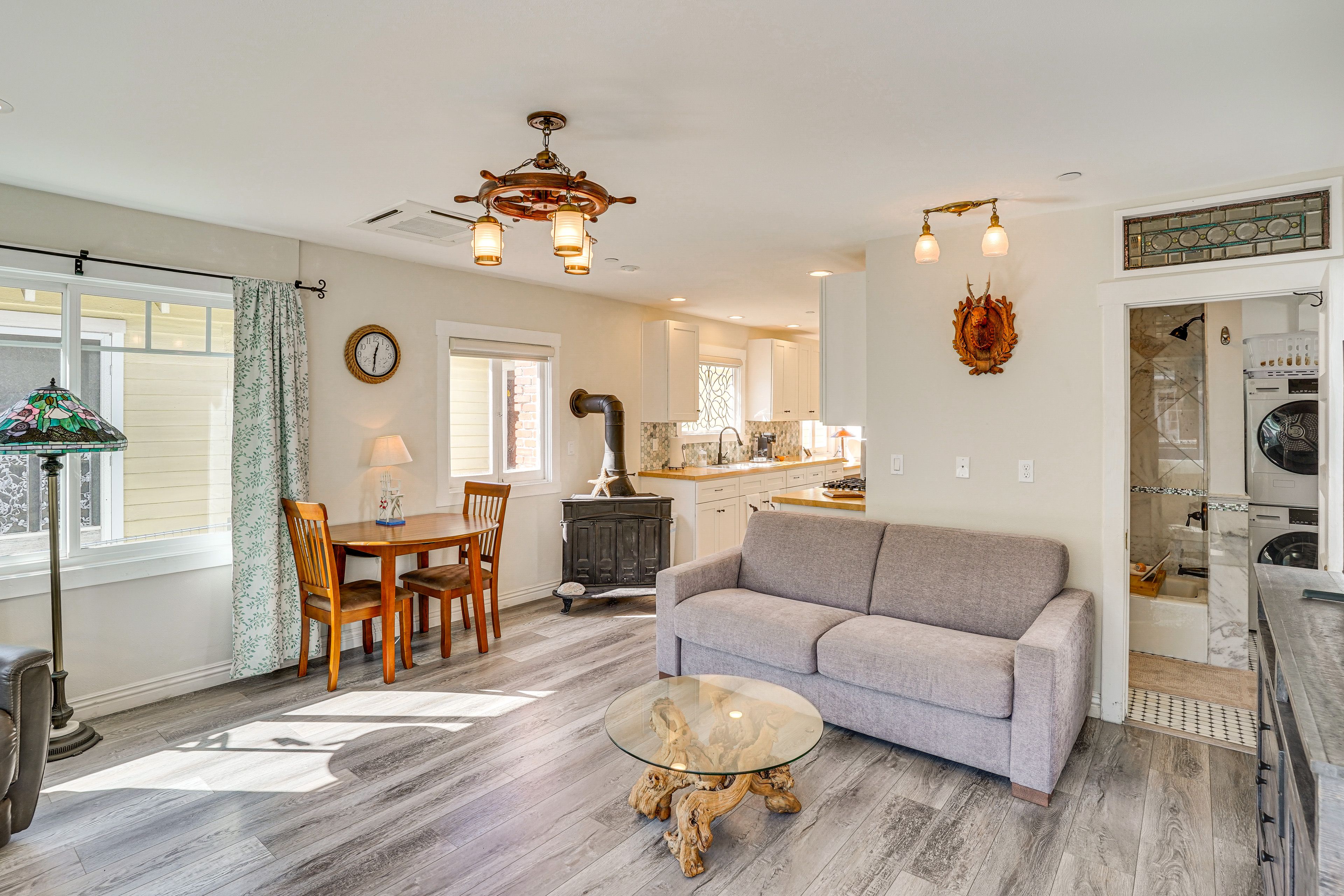 Dining Table | Dishware/Flatware