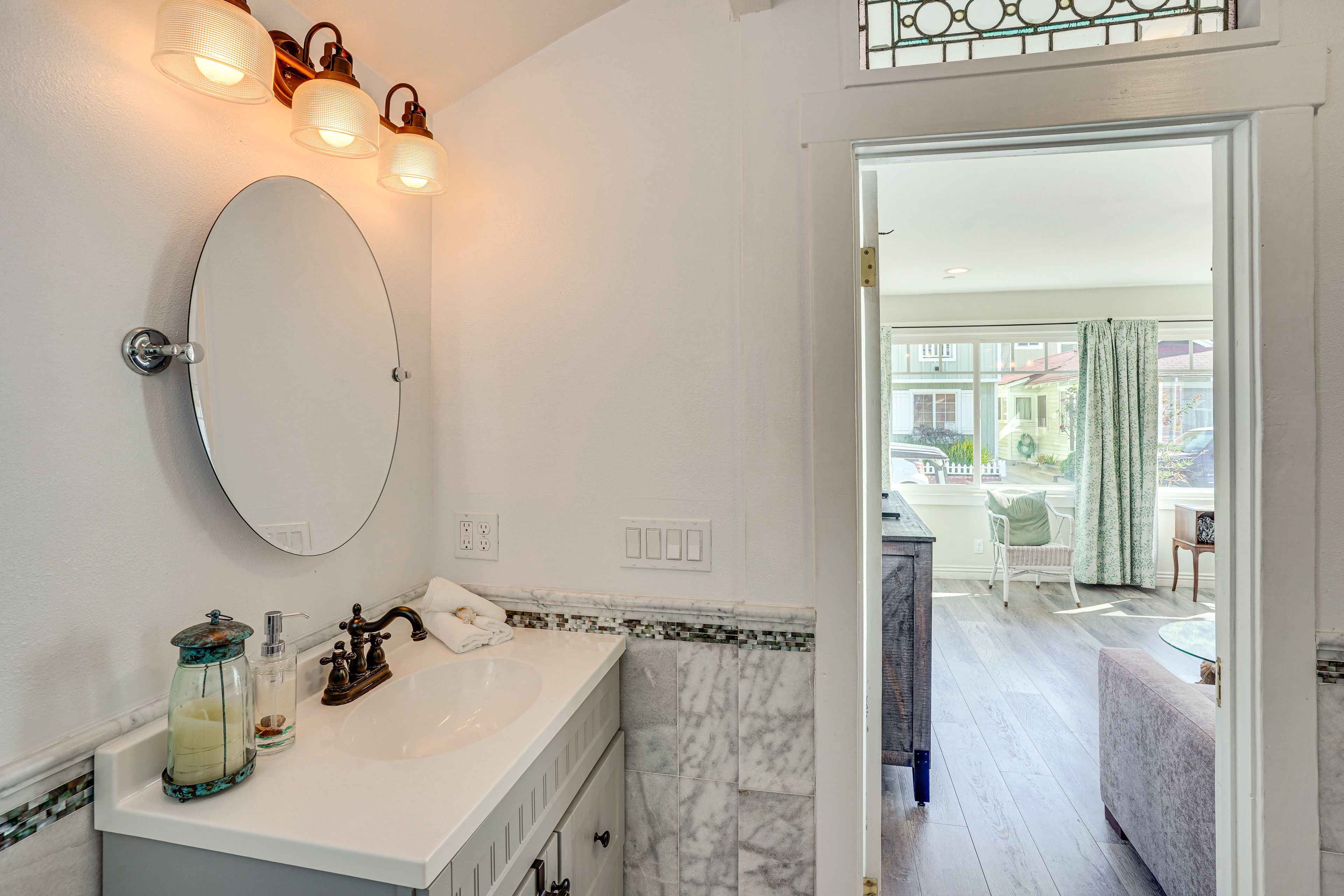 Full Bathroom | Laundry