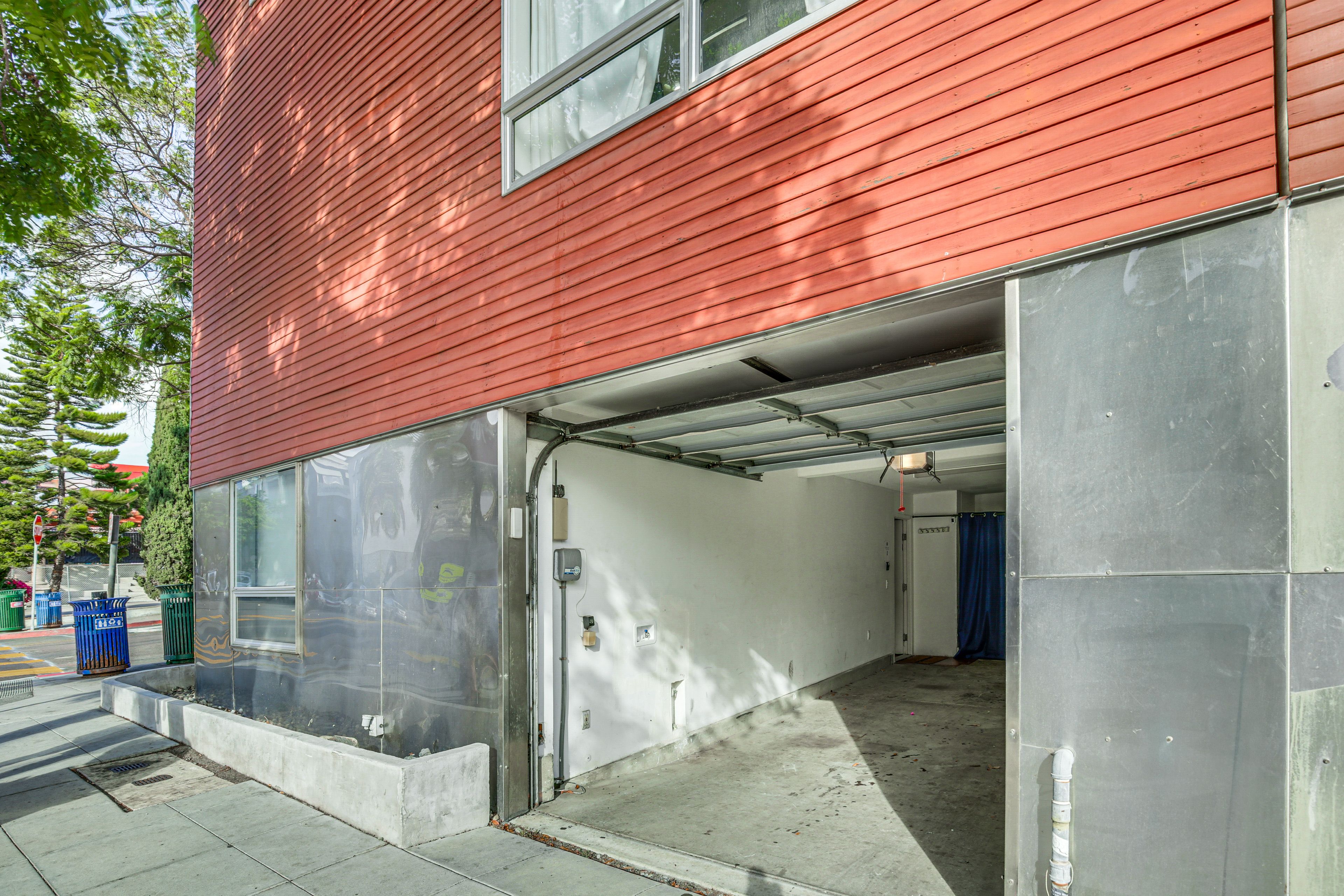 Parking | Garage (1 Vehicle) | Street