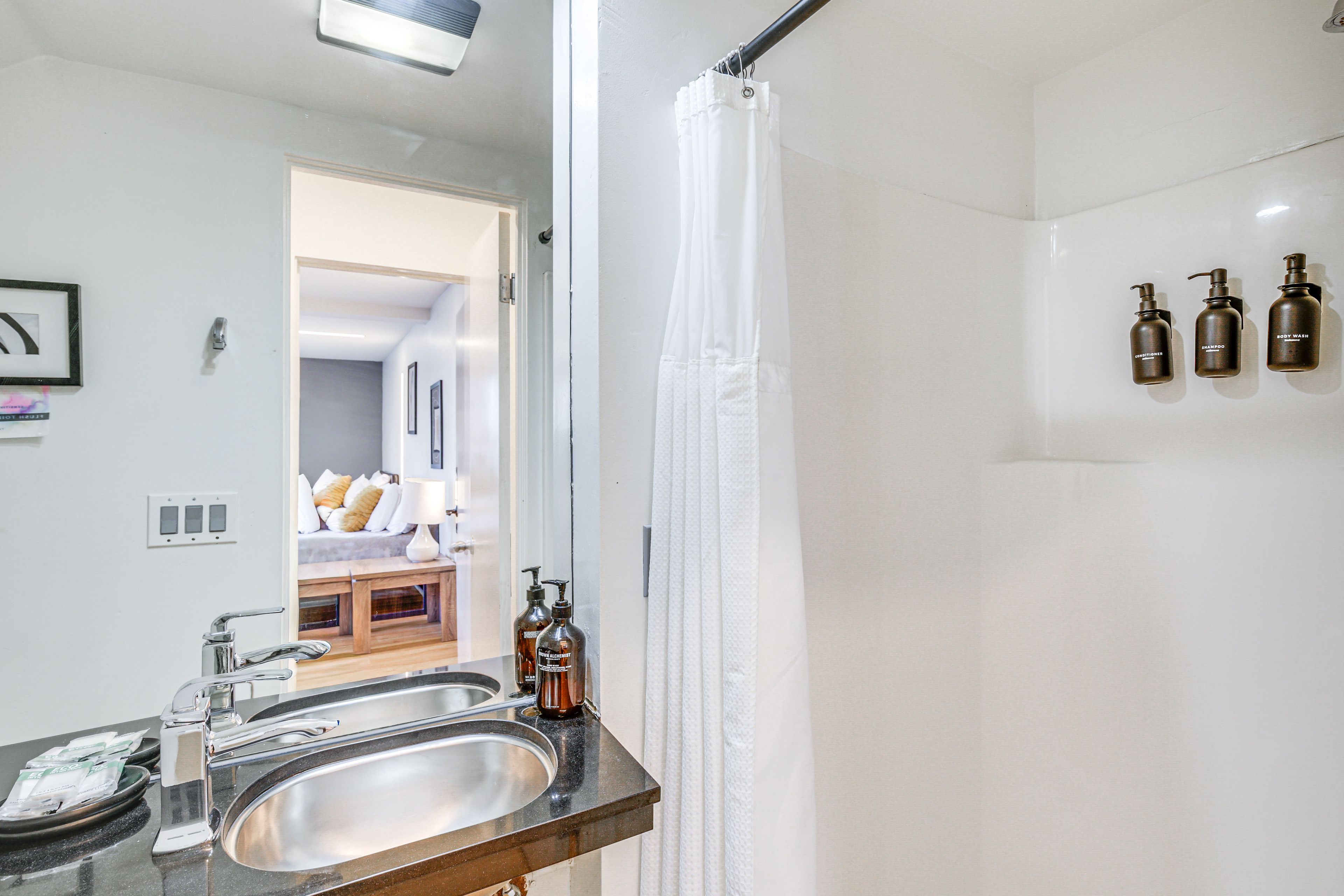 Full Bath | Towels | Hair Dryer | 1st Floor