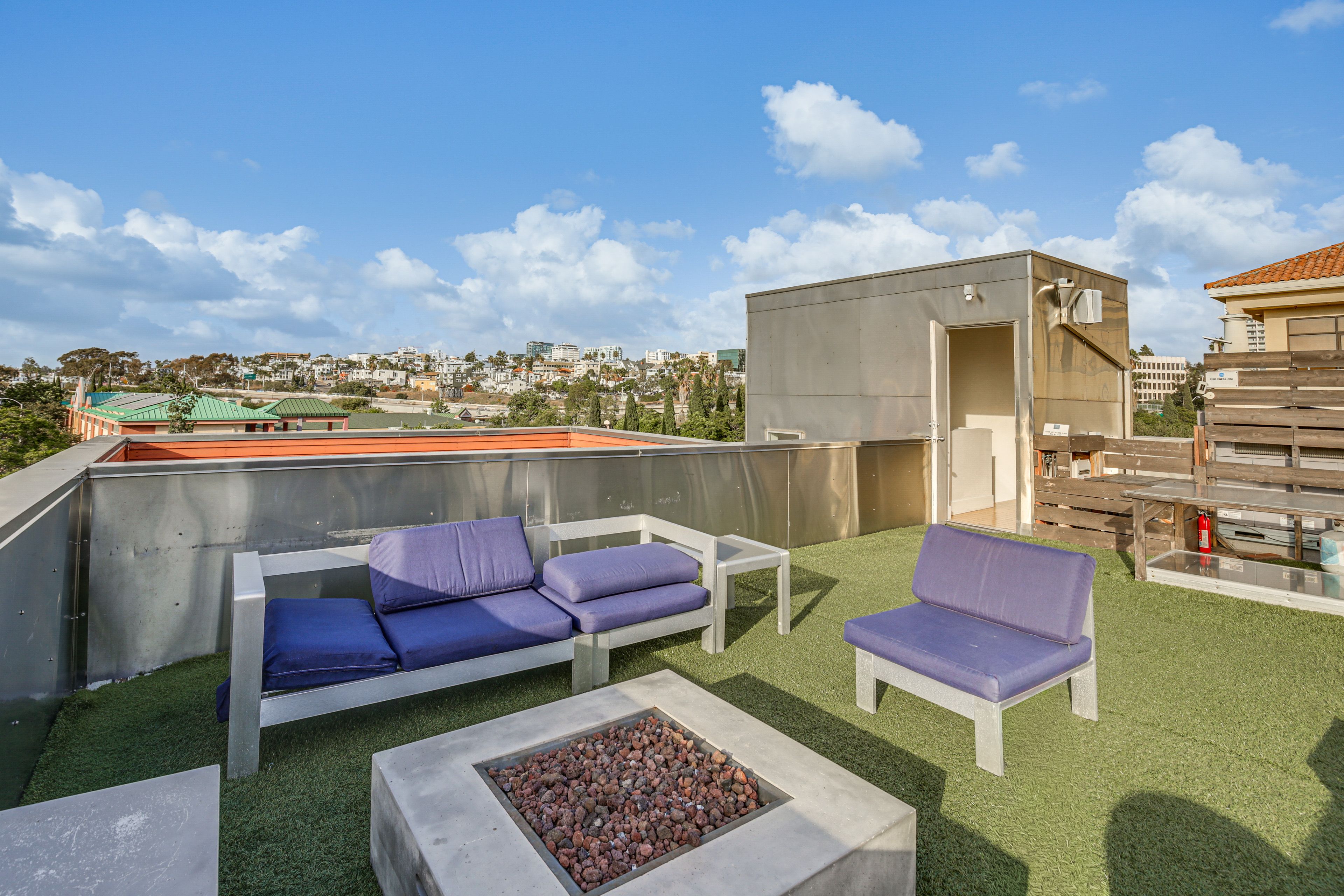 Rooftop Deck | Fire Pit | Gas Grill