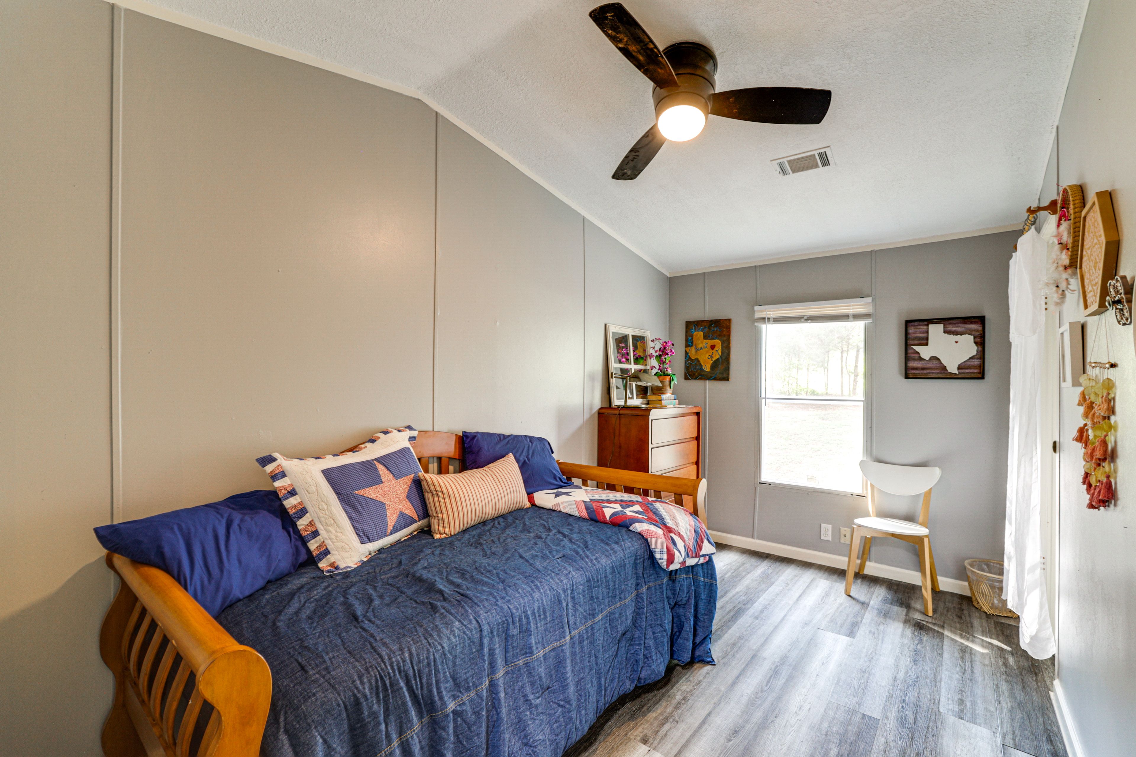 Bedroom 2 | Twin Daybed w/ Twin Trundle