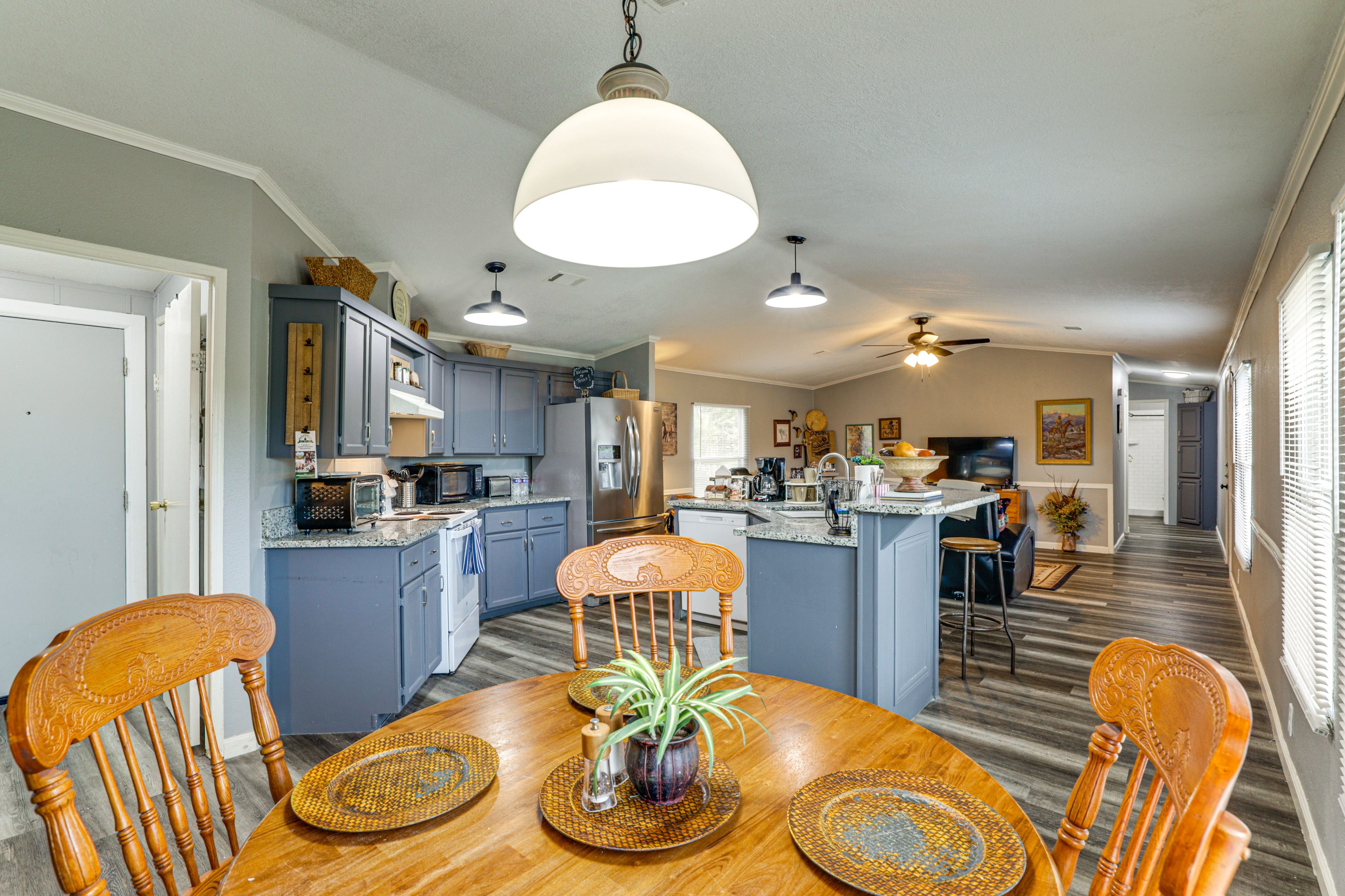 Kitchen | Dining Area