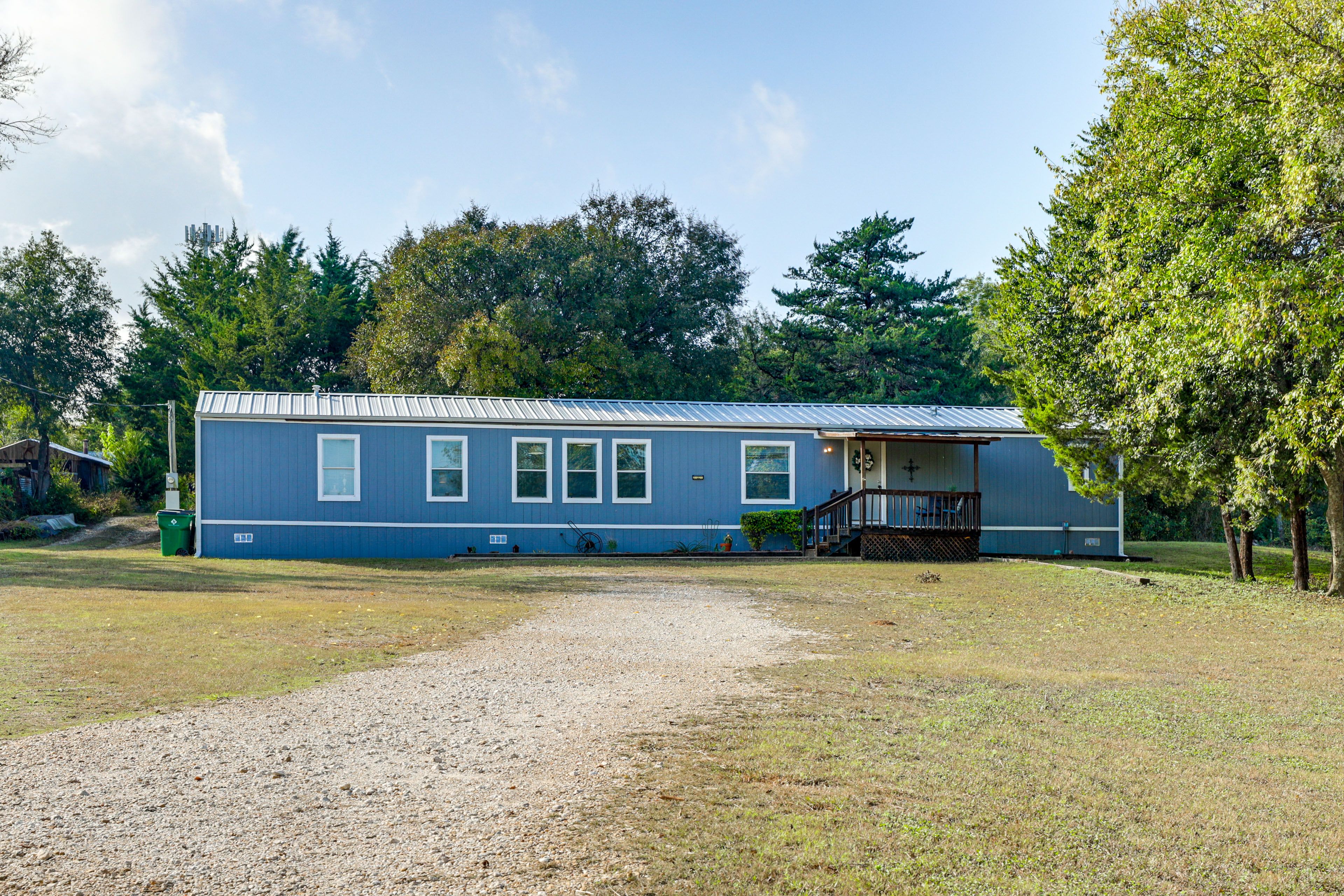 Parking | Driveway (4 Vehicles) | Trailer Parking
