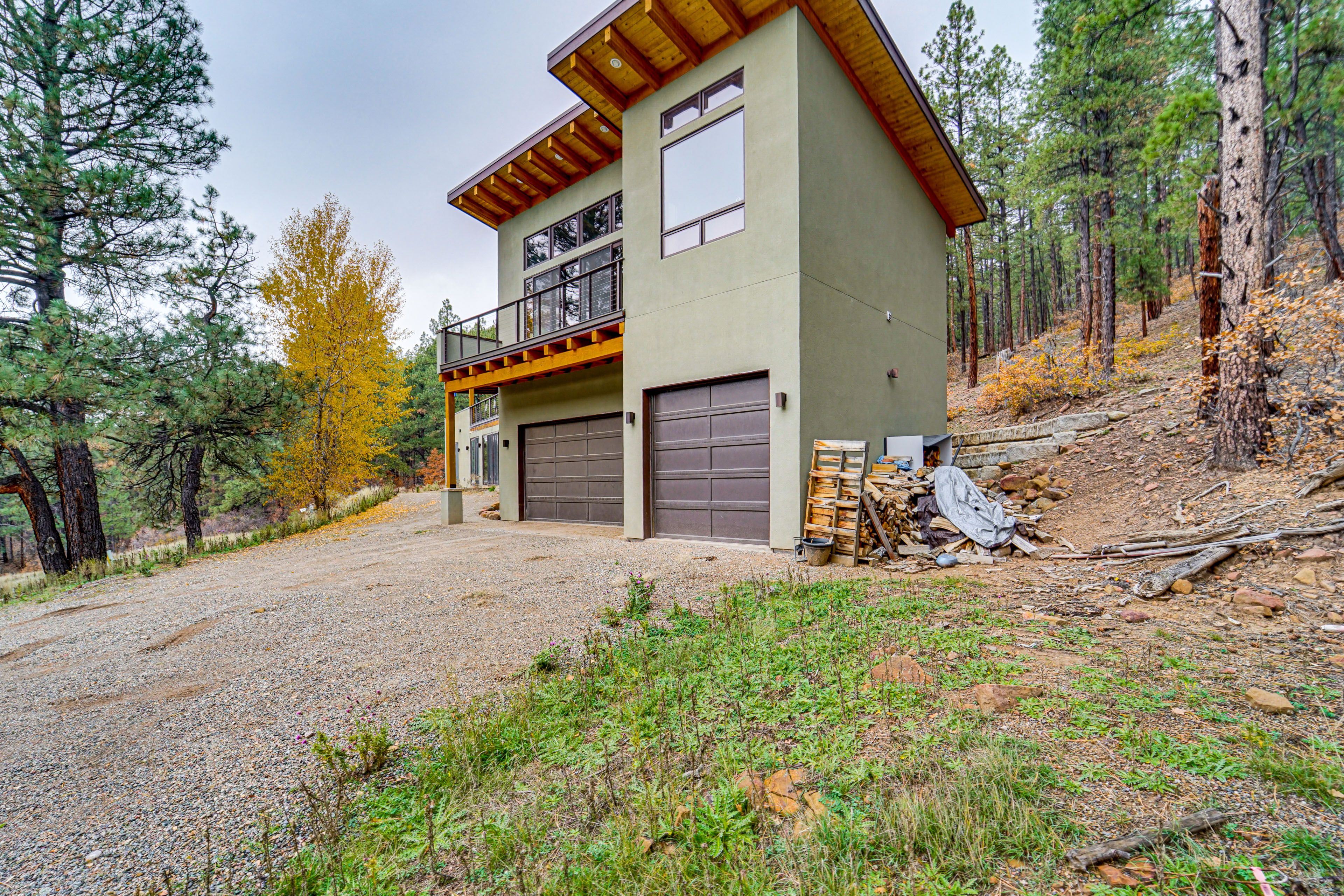 Parking | Garage (2 Vehicles) | Driveway (6 Vehicles)