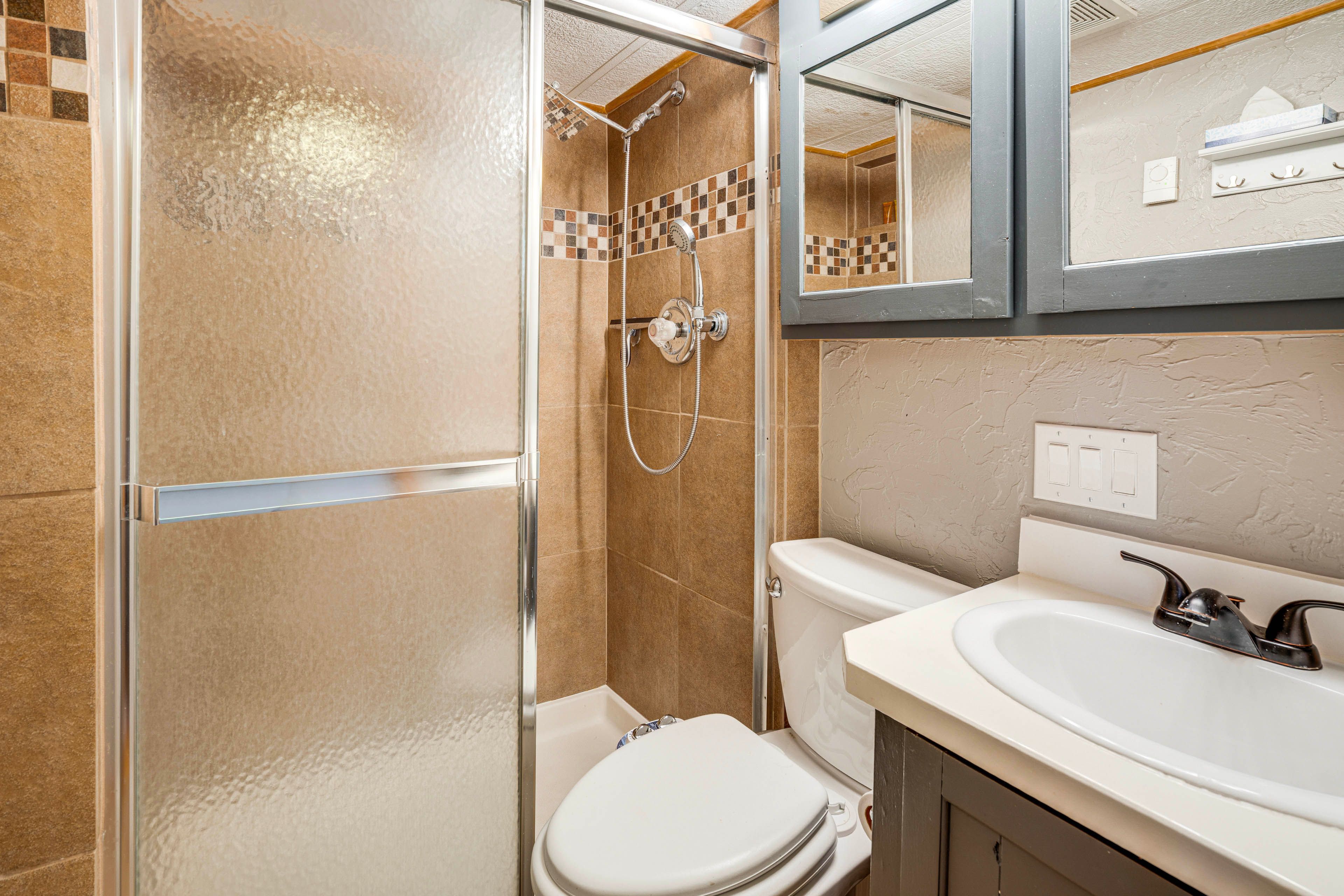 Full Bathroom | Hair Dryer | 1st Level