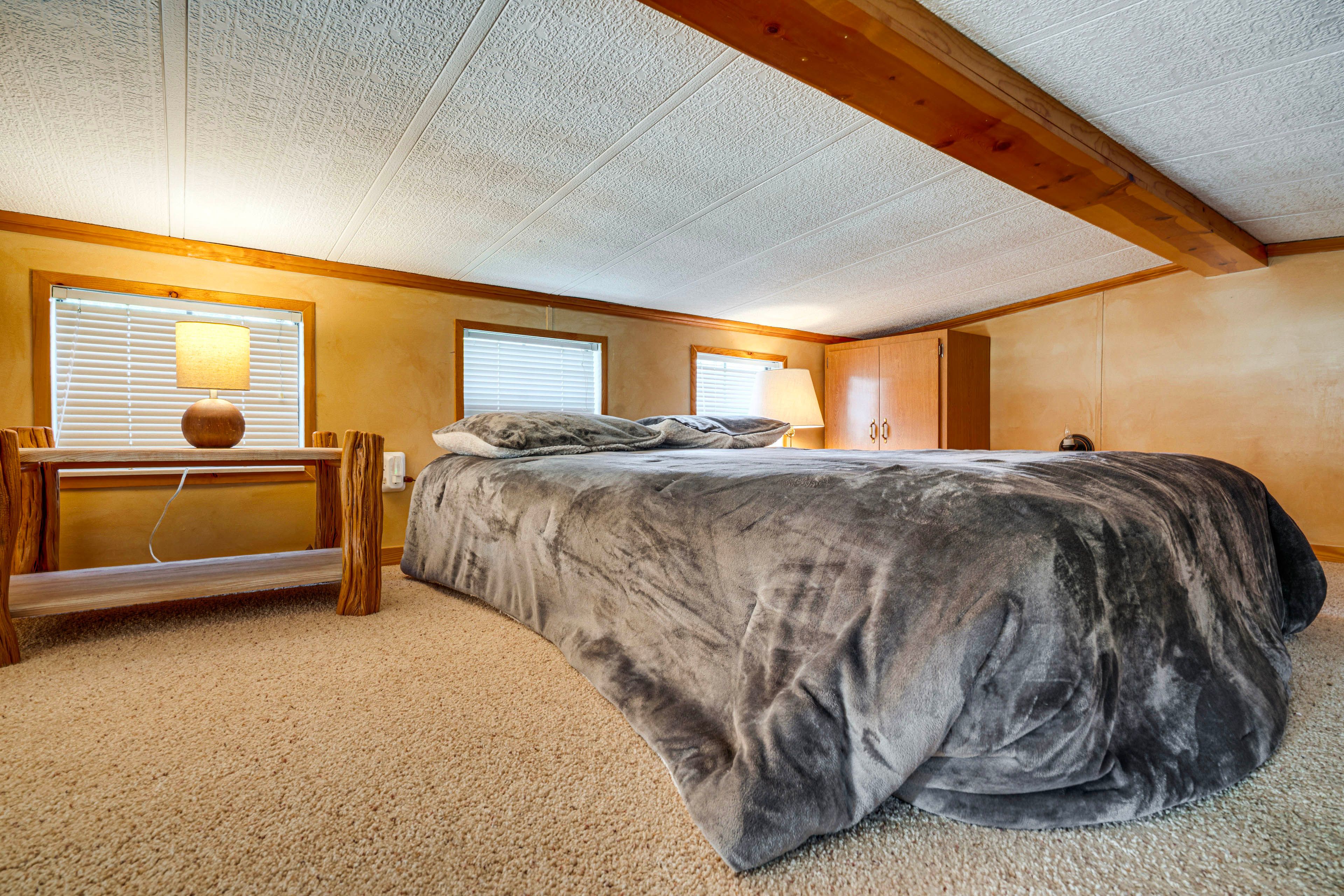 Loft | Queen Bed | 2nd Level
