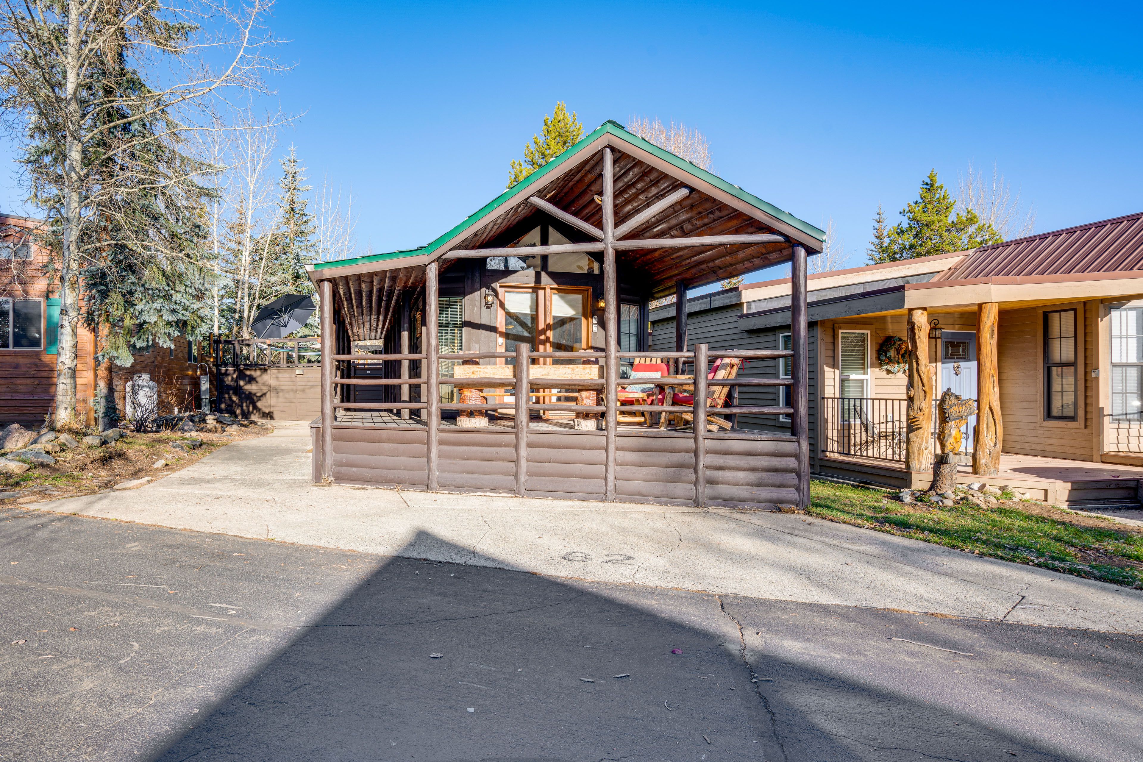 Parking | Driveway (3 Vehicles)