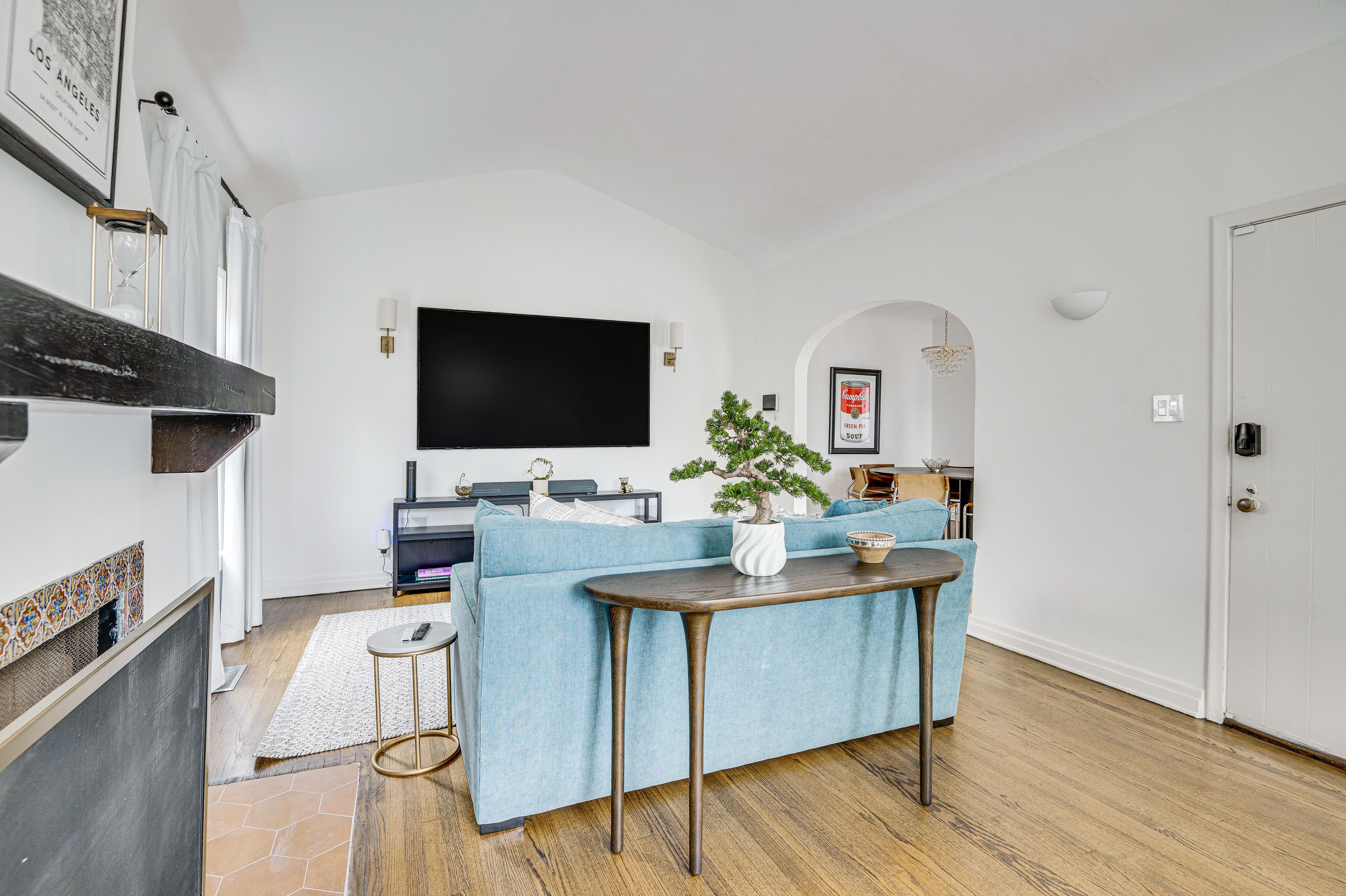 Living Room | Queen Sleeper Sofa | Free WiFi